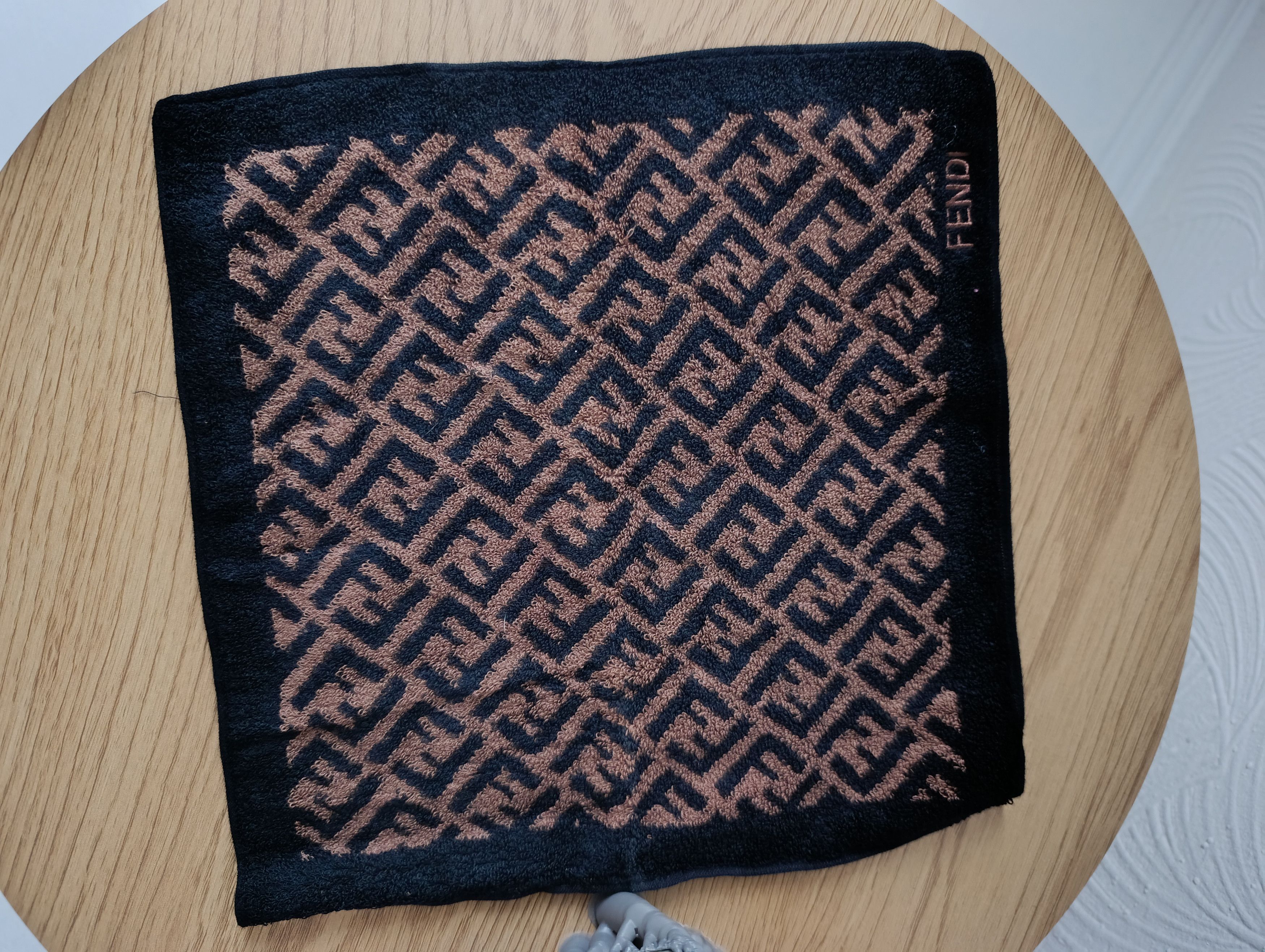 Fendi FENDI MONOGRAM TWO SMALL HANDS COTTON TOWEL VINTAGE Size ONE SIZE - 9 Thumbnail