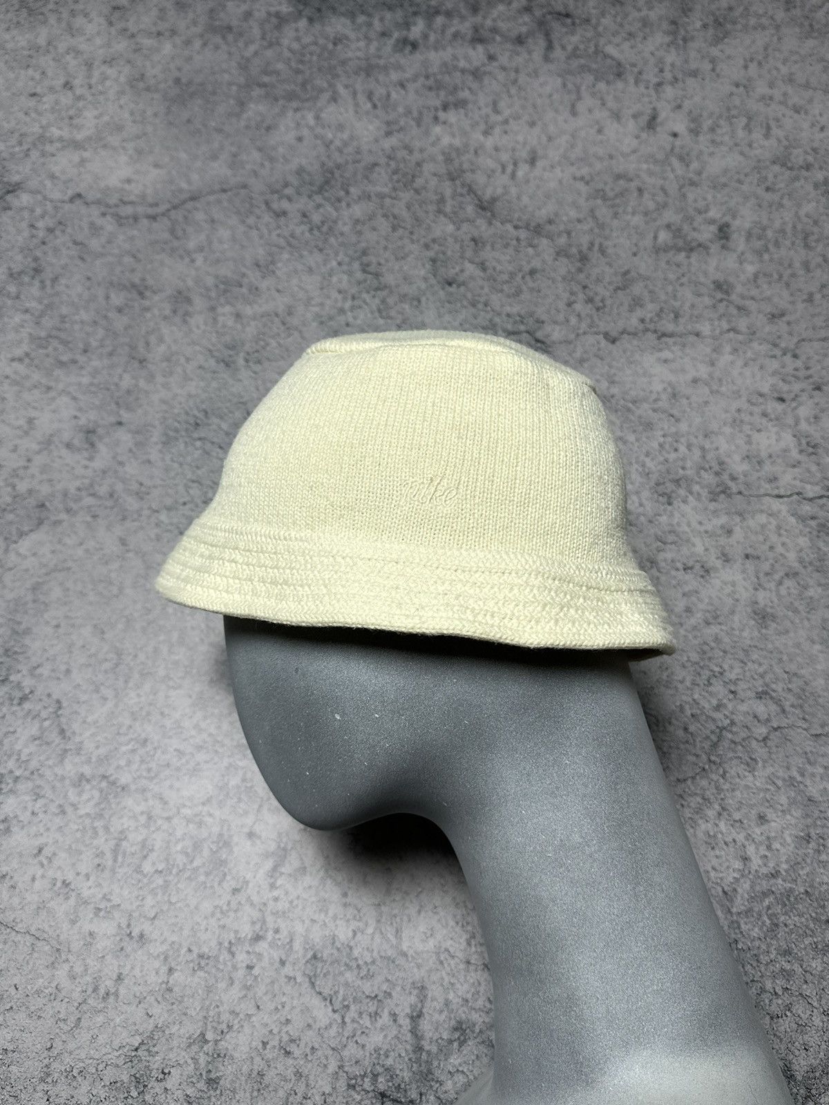 Nike Vintage Nike Knitted Bucket Hat Size ONE SIZE - 1 Thumbnail