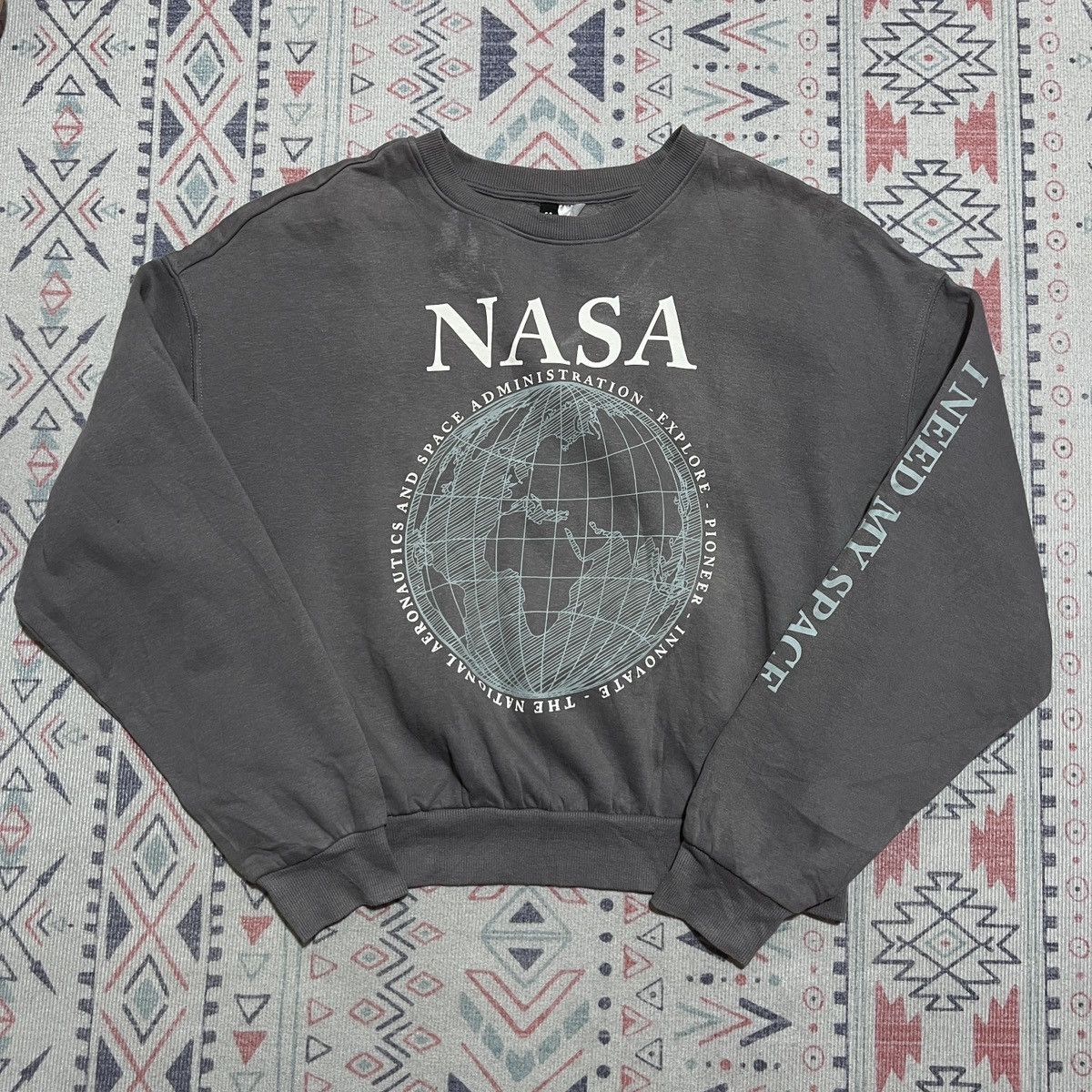 H&M × NASA H&M Nasa CropTops Size L / US 10 / IT 46 - 1 Thumbnail
