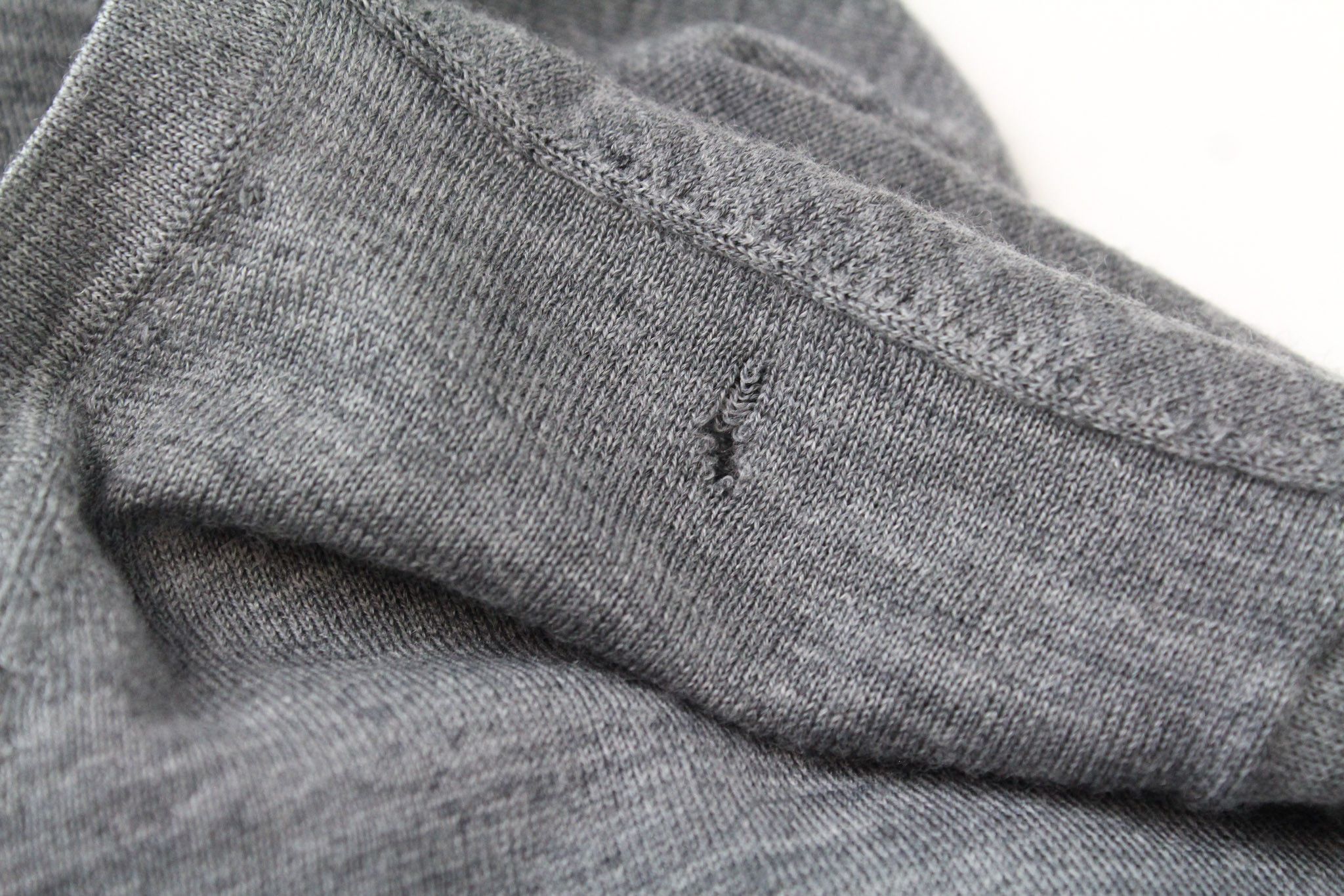 Suitsupply M Grey Merino Wool V-Neck Sweater 67714 Size US M / EU 48-50 / 2 - 8 Thumbnail