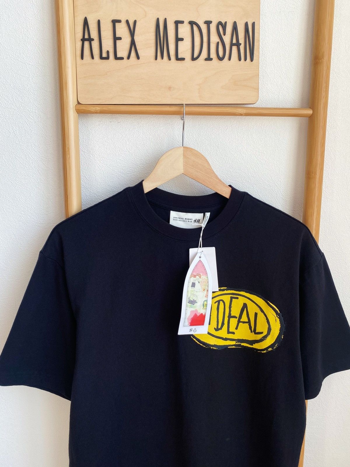 H&M × Jean-Michel Basquiat × Who Decides War WHO DECIDES WAR x BASQUIAT x H&M RELAXED FIT COTTON T-SHIRT Size US S / EU 44-46 / 1 - 6 Thumbnail