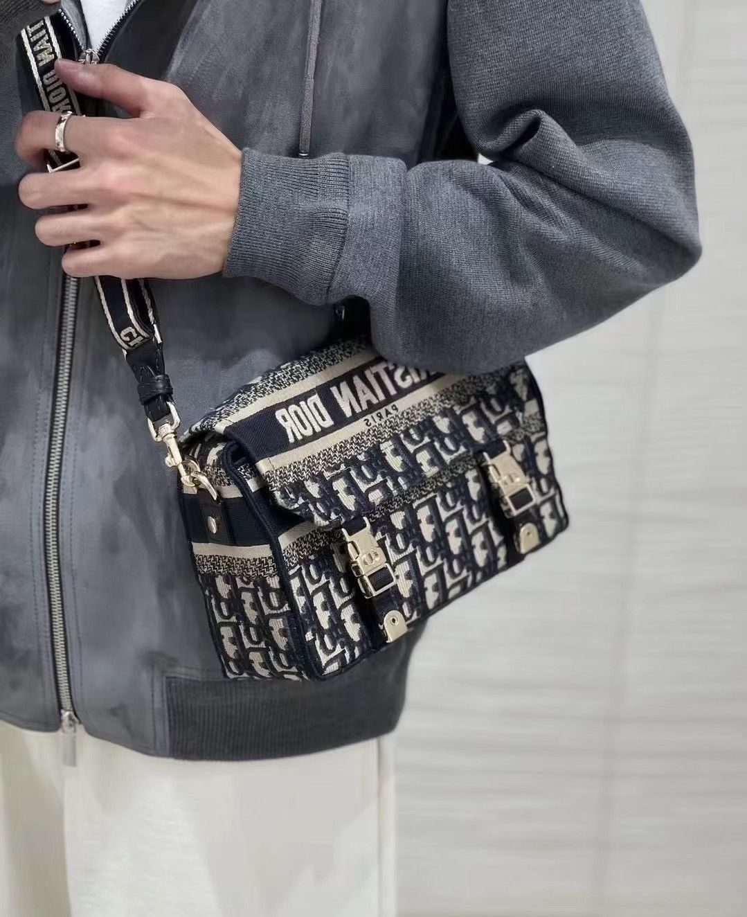 Dior 2025 Camp small Diorcamp bag in blue Dior Oblique embroidery Size ONE SIZE - 6 Thumbnail