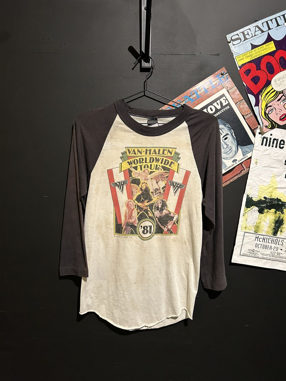 Vintage Vintage Van Halen 1981 World Tour t shirt Size US M / EU 48-50 / 2 - 1 Thumbnail