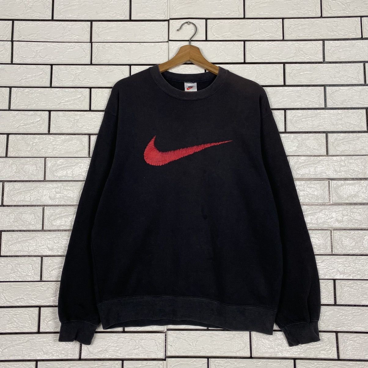 Nike Vintage Sweatshirt Crewneck Nike Big Logo Big Swoosh Size US XL / EU 56 / 4 - 2 Thumbnail