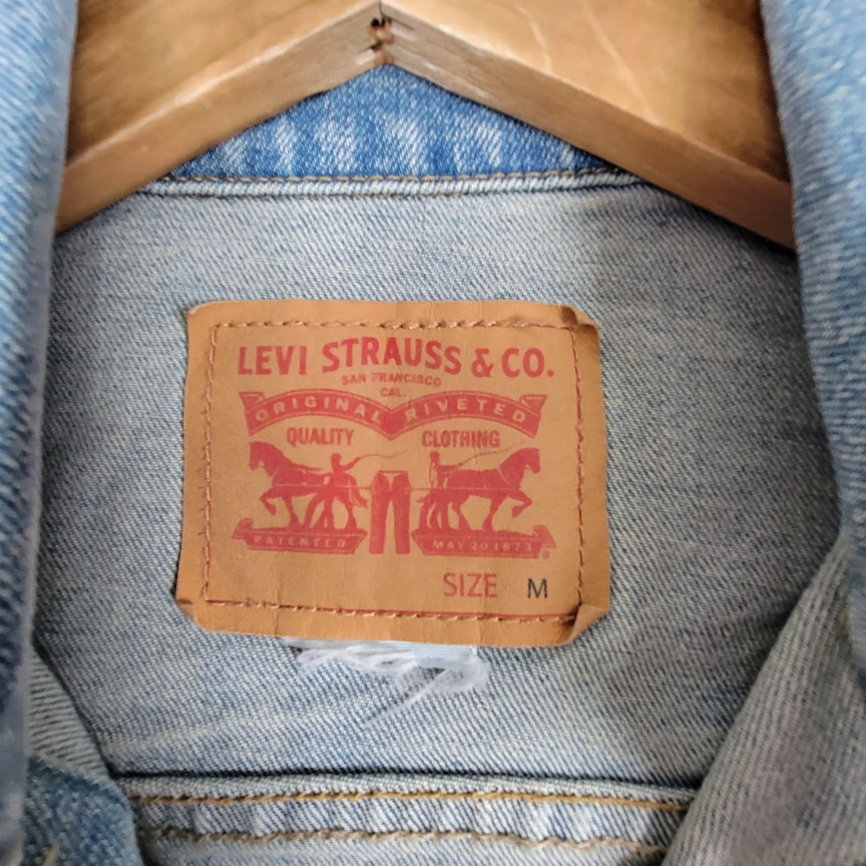 Levi's VINTAGE Levi's Limited Edition Men's Medium Blue Multi-Patched Denim Jacket Jacket Size US M / EU 48-50 / 2 - 4 Thumbnail