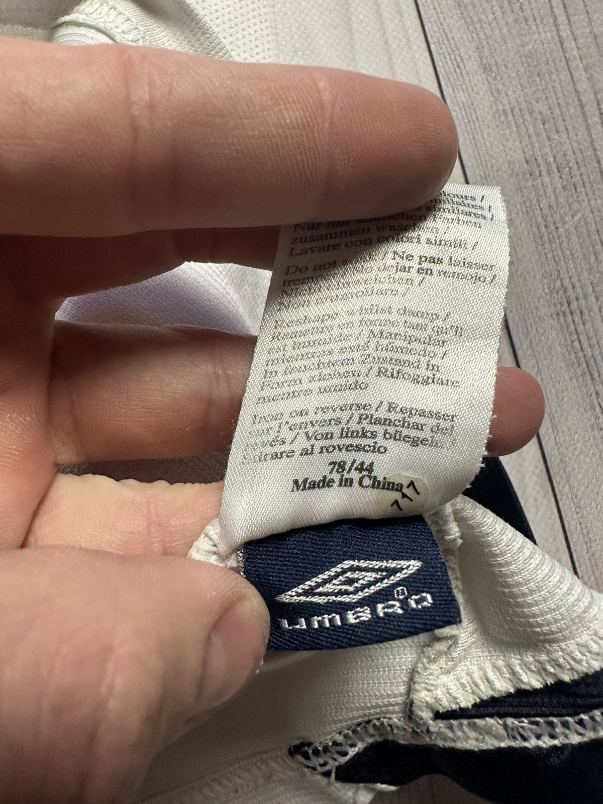 Umbro × Vintage Vintage Umbro England soccer jersey size L logo Size US L / EU 52-54 / 3 - 6 Thumbnail