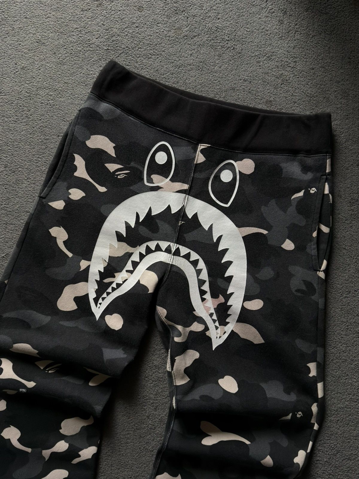 Bape BAPE City Camo Shark Sweat Pants Black Glow In The Dark Size US 32 / EU 48 - 3 Thumbnail
