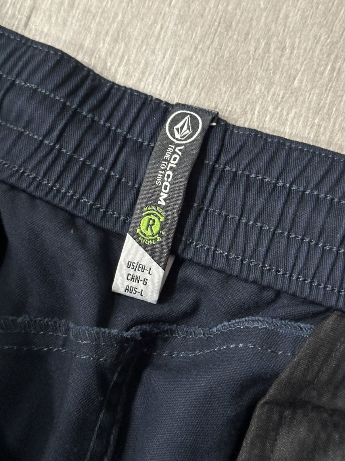 Volcom Volcom Frickin Elastic Waist 19" Chino Shorts Navy Blue L Size US 36 / EU 52 - 2 Thumbnail