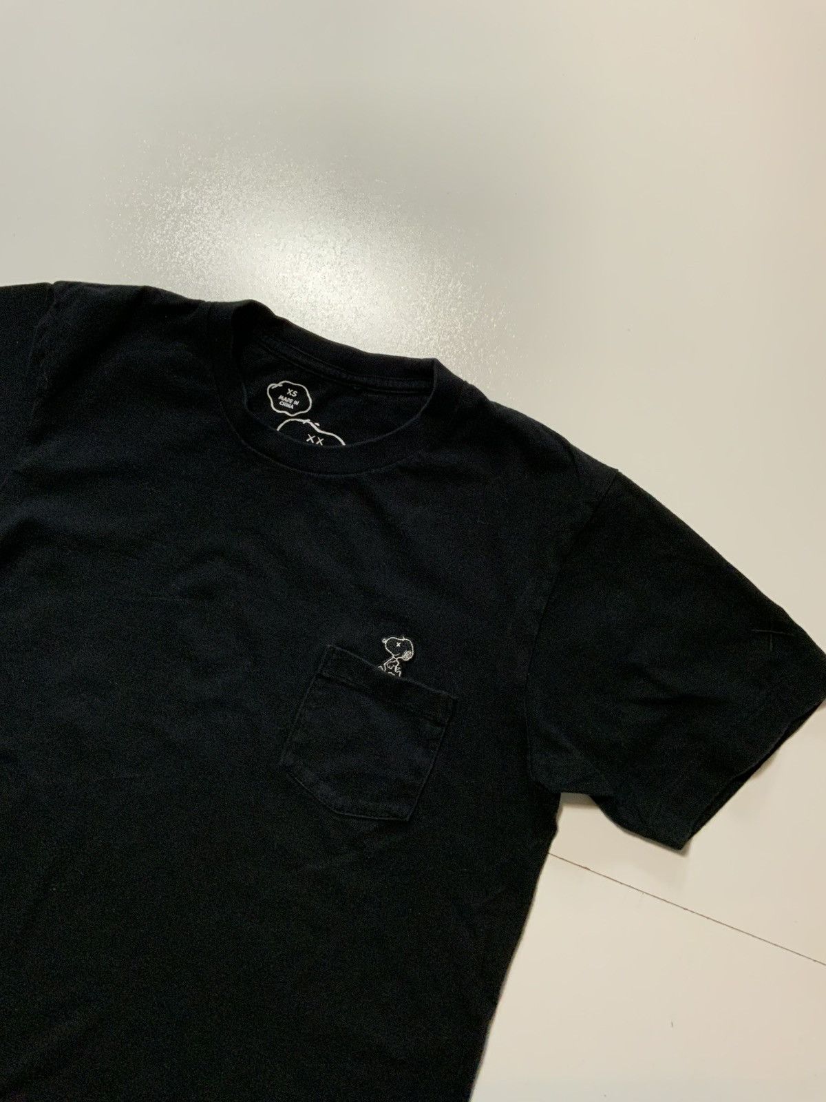 Kaws × Uniqlo UT Uniqlo X Kaws X Peanuts Snoopy Black Pocket Tee T-Shirt Size US XS / EU 42 / 0 - 4 Thumbnail