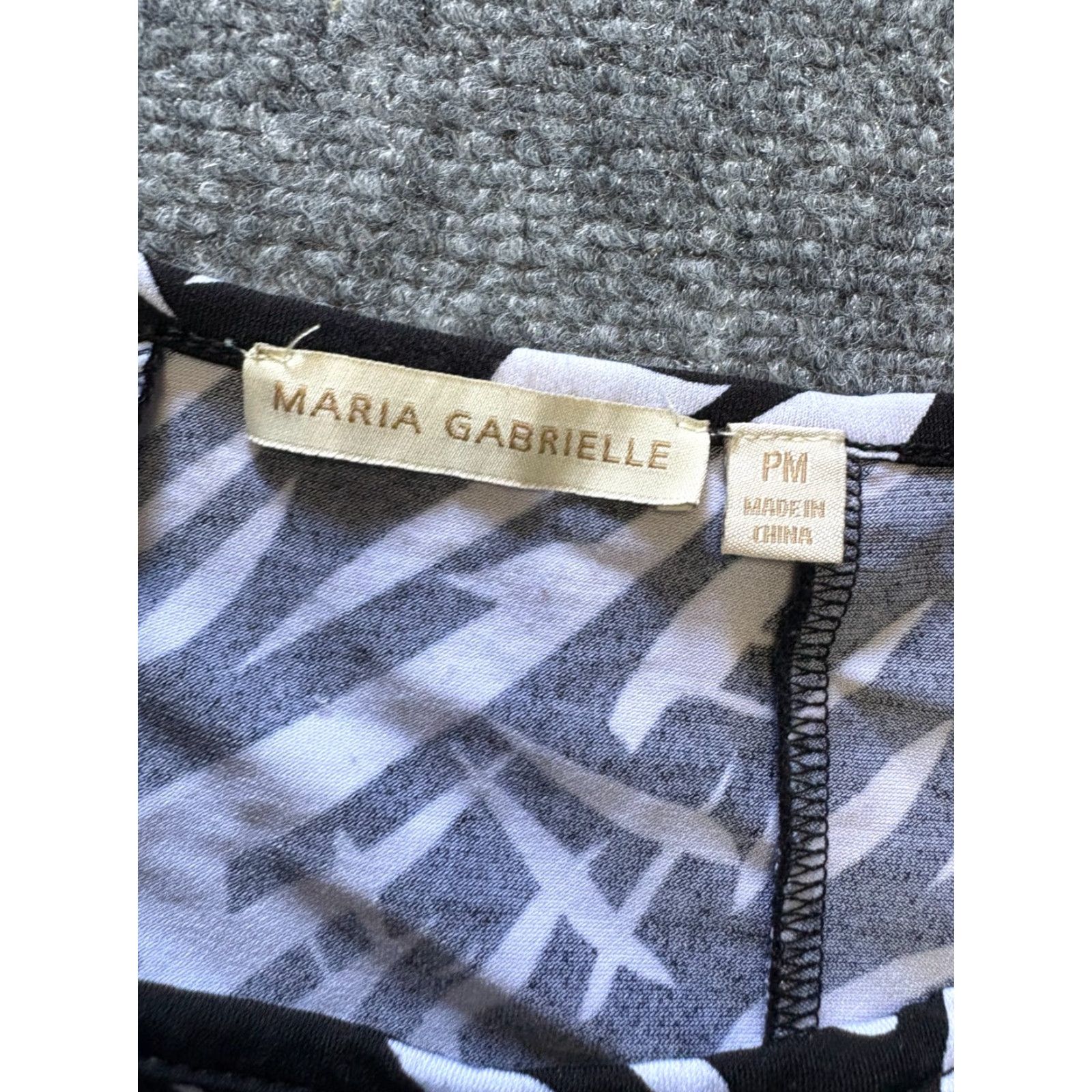 Vintage Maria Gabrielle Top Womens Petite Medium Black Sleeveless Stretchy Fabric Blouse PM Black Womens Petite Medium Sleeveless Top Size M / US 6-8 / IT 42-44 - 4 Thumbnail