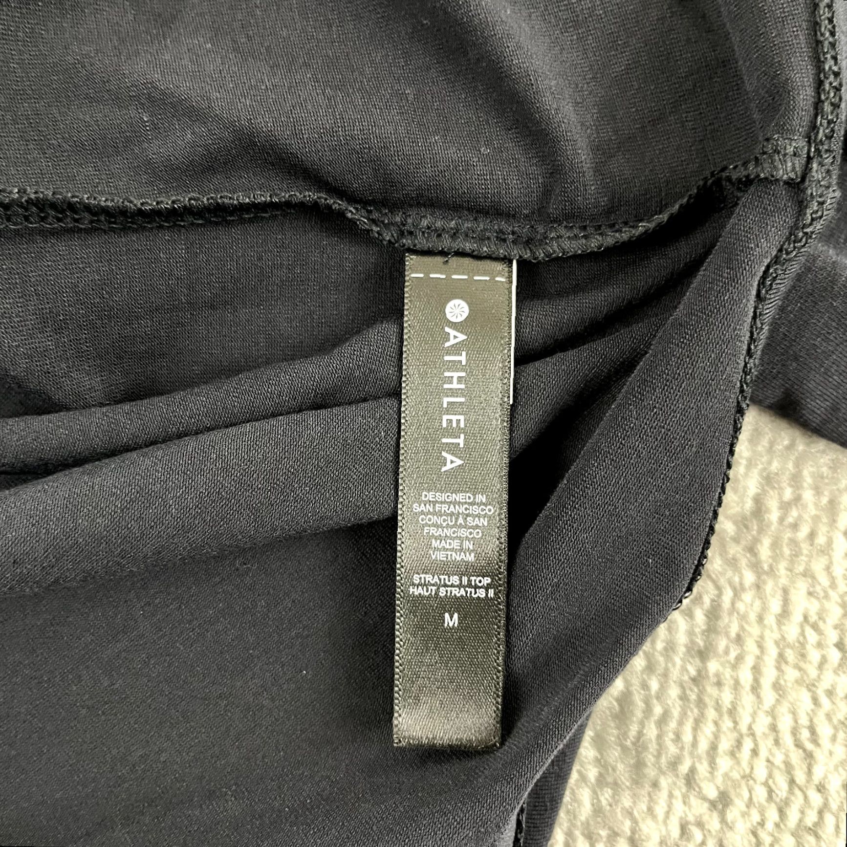 Athleta Athleta Shirt Women Medium Black Stratus II 2 Top Long Sleeve Athleisure Scoop Size M / US 6-8 / IT 42-44 - 3 Thumbnail