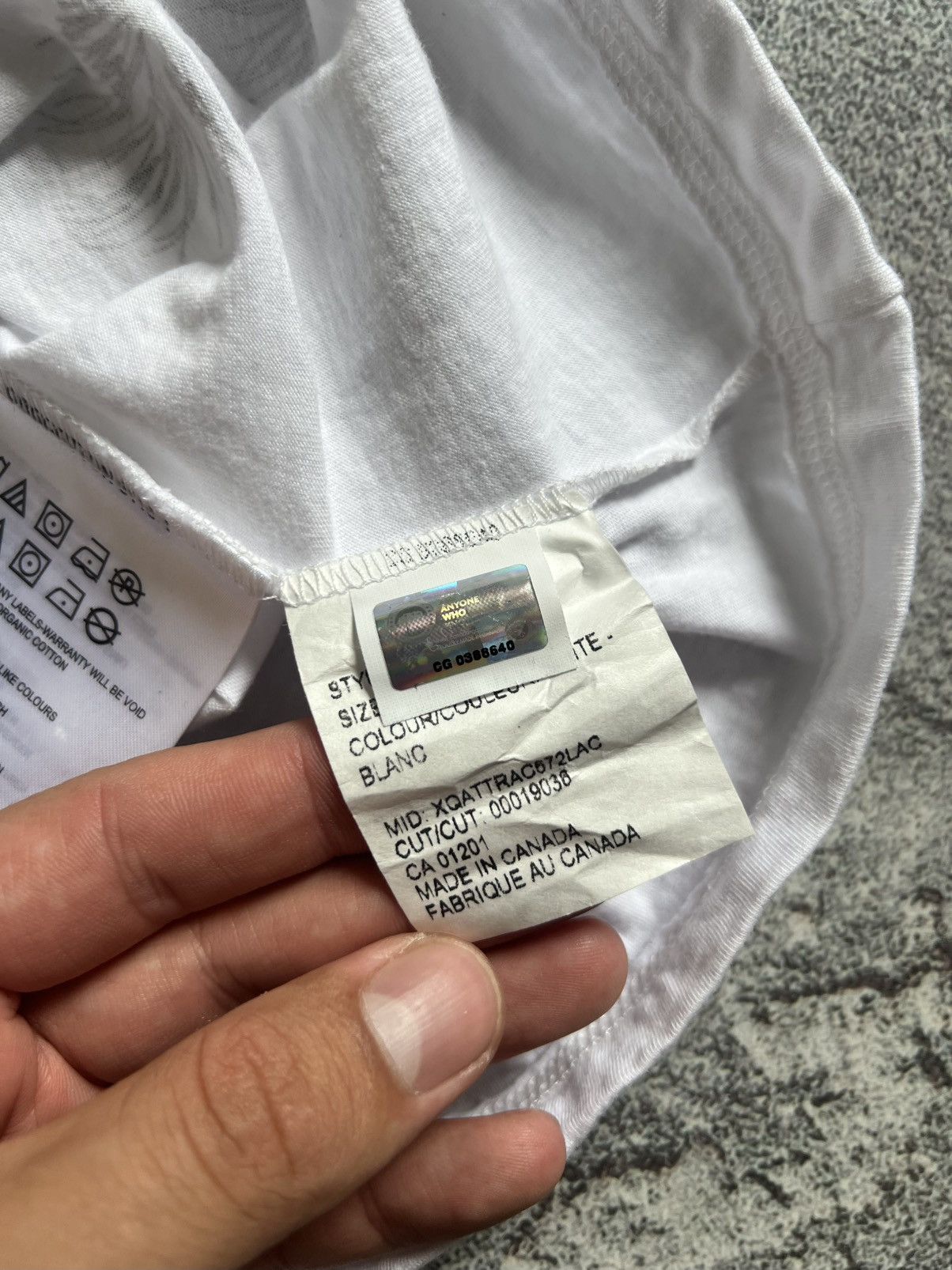 Canada Goose Canada Goose Womens White T-Shirt With Holographic Tag Sz XS Size XS / US 0-2 / IT 36-38 - 9 Thumbnail