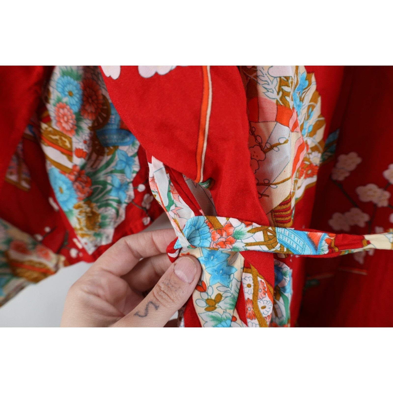 Vintage Vintage 90s Streetwear Rayon Japan Belted Kimono Robe Size L / US 10 / IT 46 - 12 Thumbnail