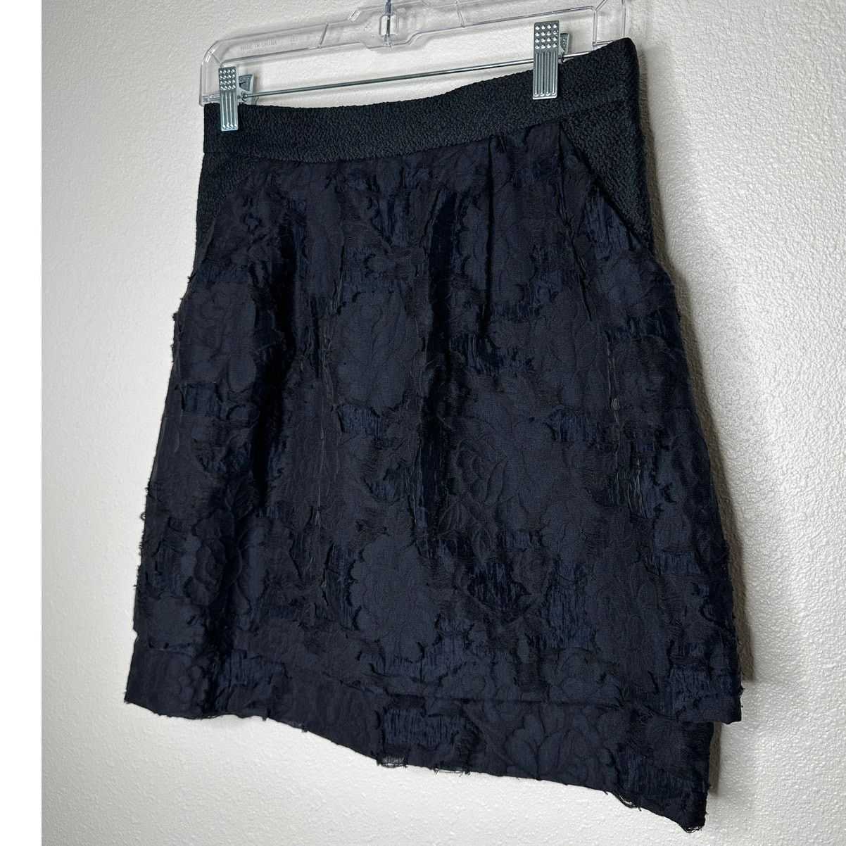 H&M H&M Black Tiered Jacquard Weave Lace Back Zip Mini Skirt 8 Size 30" / US 8 / IT 44 - 1 Thumbnail