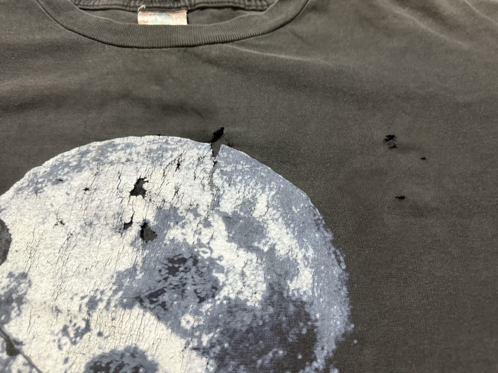 Vintage Vintage 90s Thrashed Neil Diamond Tennessee Moon T Shirt Size US XL / EU 56 / 4 - 3 Thumbnail