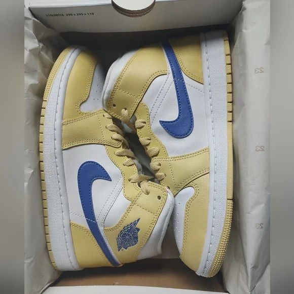 Nike Nike Air Jordan 1 Mid Sneakers Lace Up Logo Pastel Yellow 8 Size US 8 / IT 38 - 2 Thumbnail