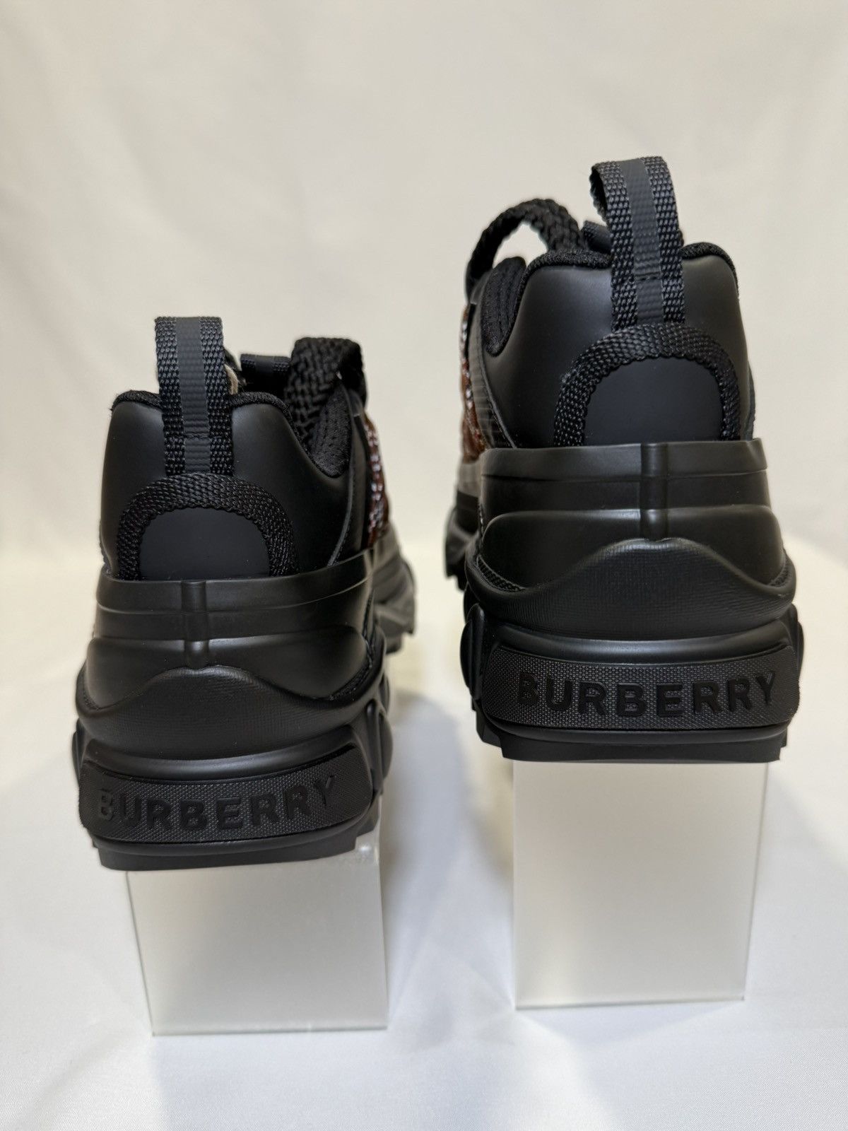 Burberry Burberry Arthur Sneaker Size US 7 / EU 40 - 4 Thumbnail
