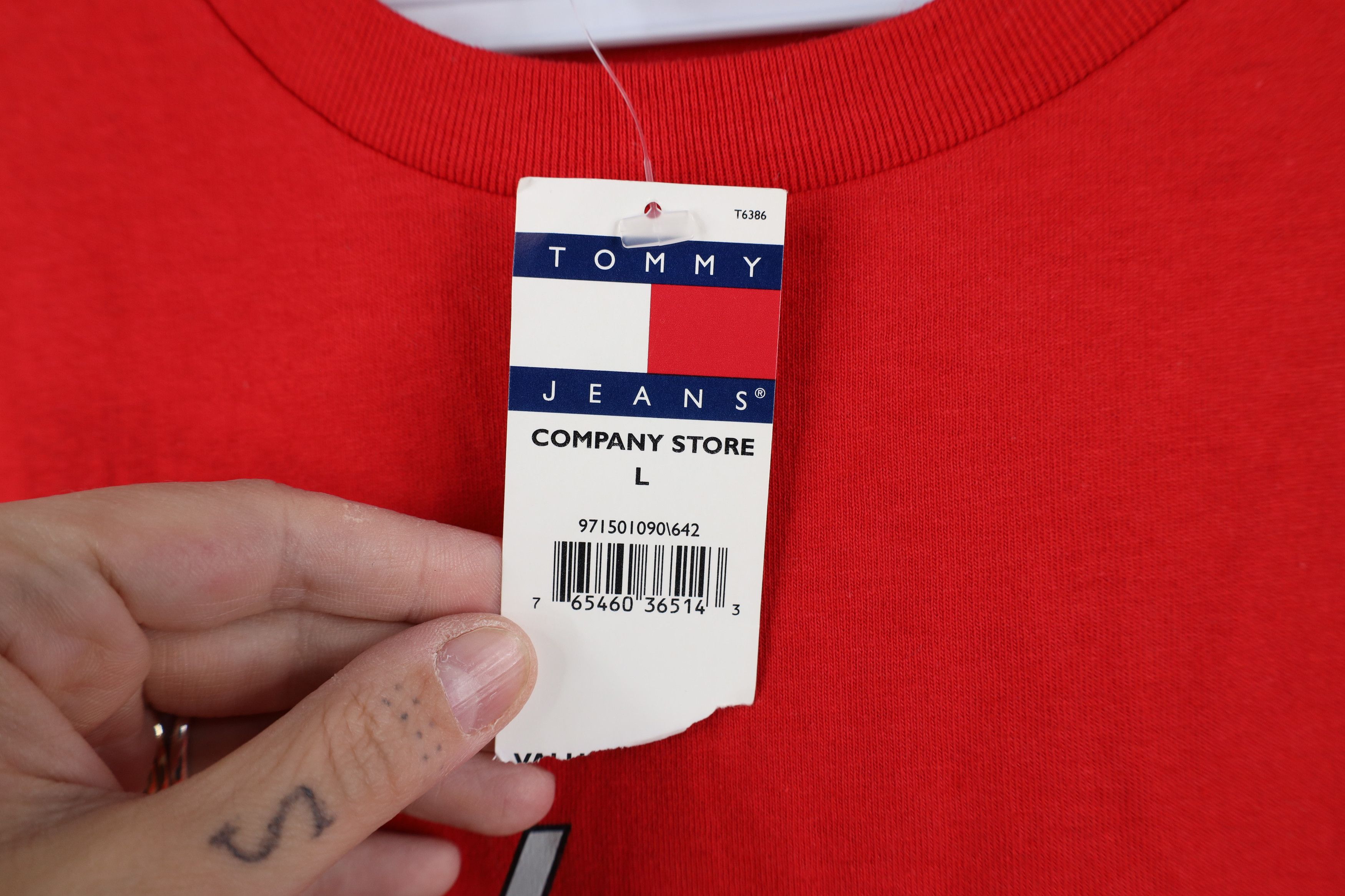 Tommy Hilfiger Deadstock Vintage 90s Tommy Hilfiger Spell Car Logo T-Shirt Size US L / EU 52-54 / 3 - 5 Thumbnail