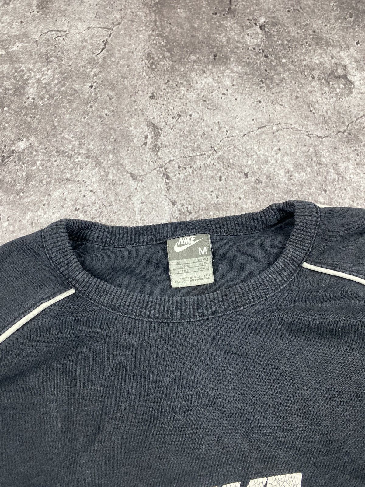 Nike Vintage Nike Distressed Faded big logo Sweatshirt Y2K Japan Size US M / EU 48-50 / 2 - 3 Thumbnail