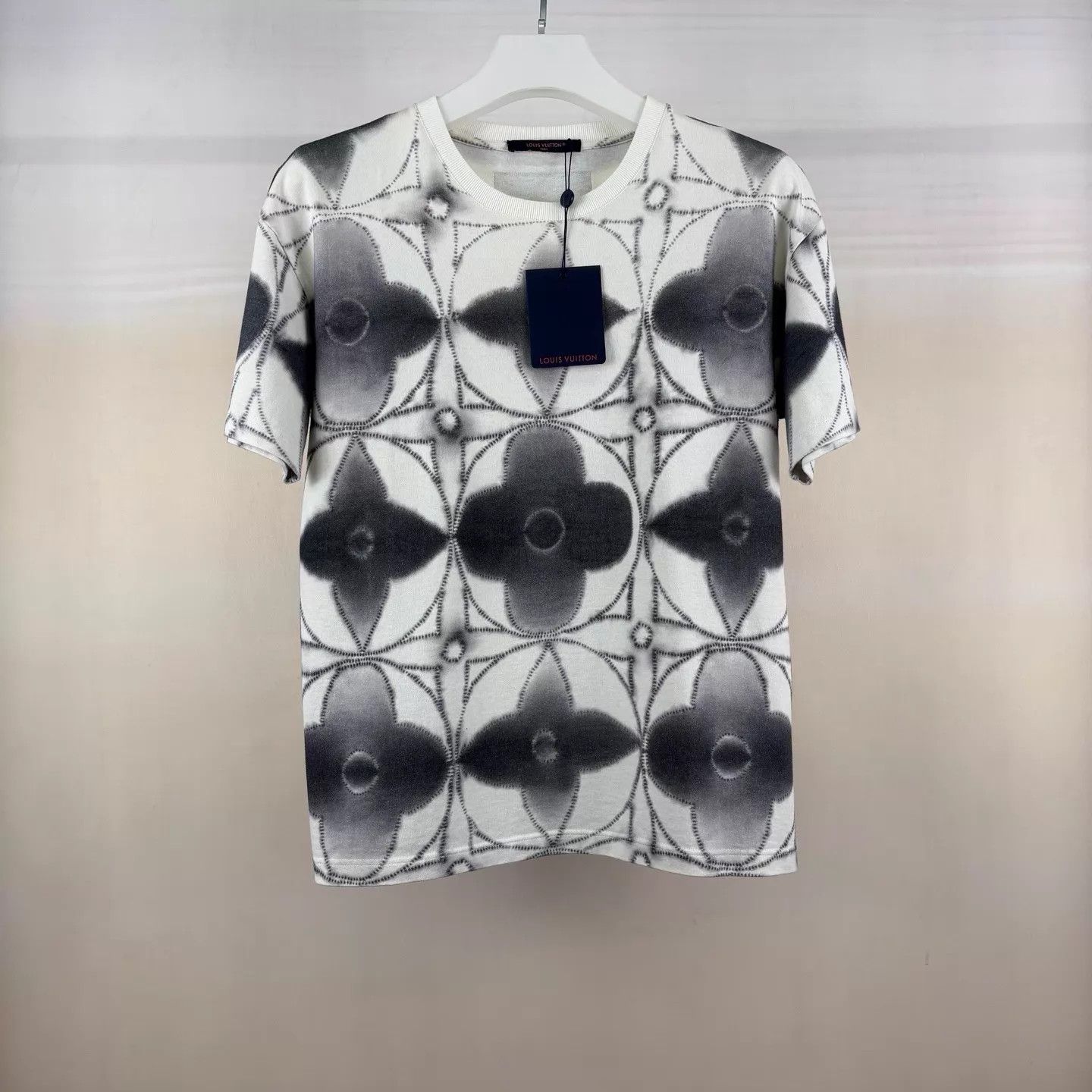 Louis Vuitton Louis Vuitton TieDye Short Sleeve T-Shirt S New Unisex Size US S / EU 44-46 / 1 - 1 Thumbnail