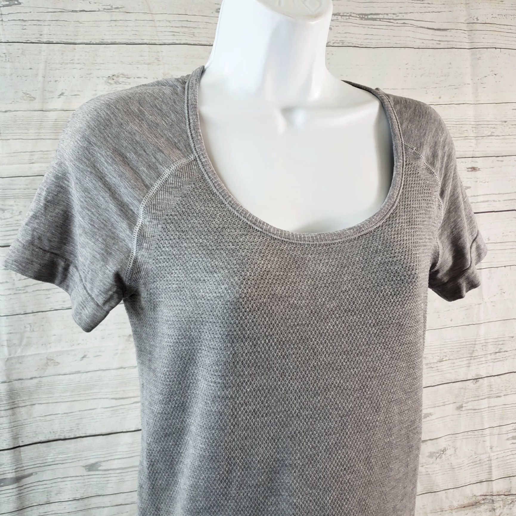 Athleta Athleta Womens Zeal Tee Sz Medium Gray Short Sleeve Scoop Neck Shirt Womens Medium Gray Athletic Tee Size 32" / US 10 / IT 46 - 2 Thumbnail