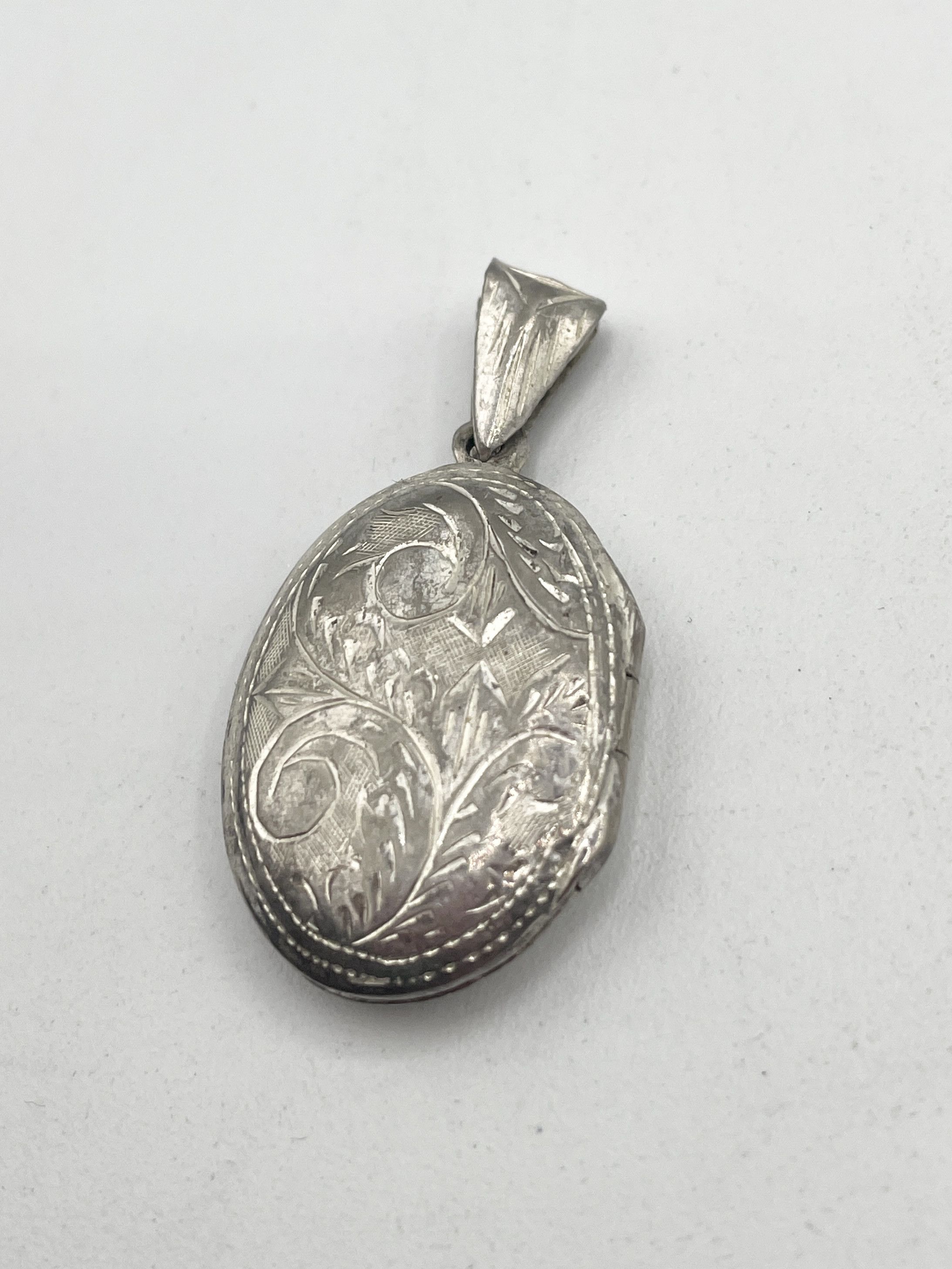 Vintage Vintage Sterling Silver 925 Thailand Floral Etched Locket Pe Size ONE SIZE - 5 Thumbnail