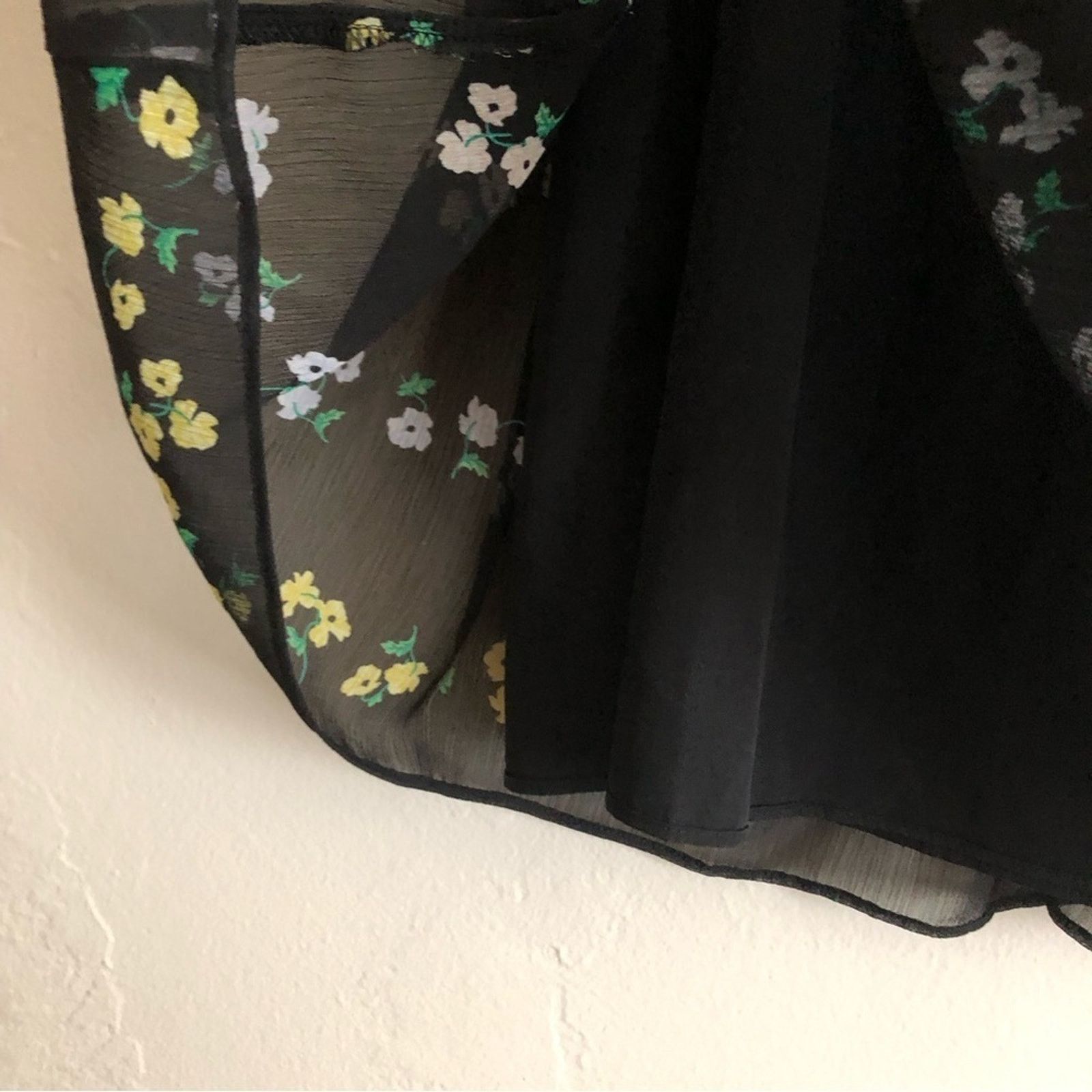 Ann Taylor Ann Taylor Black Floral Short Bell Sleeves Mini Swing Dress Size S / US 4 / IT 40 - 3 Thumbnail
