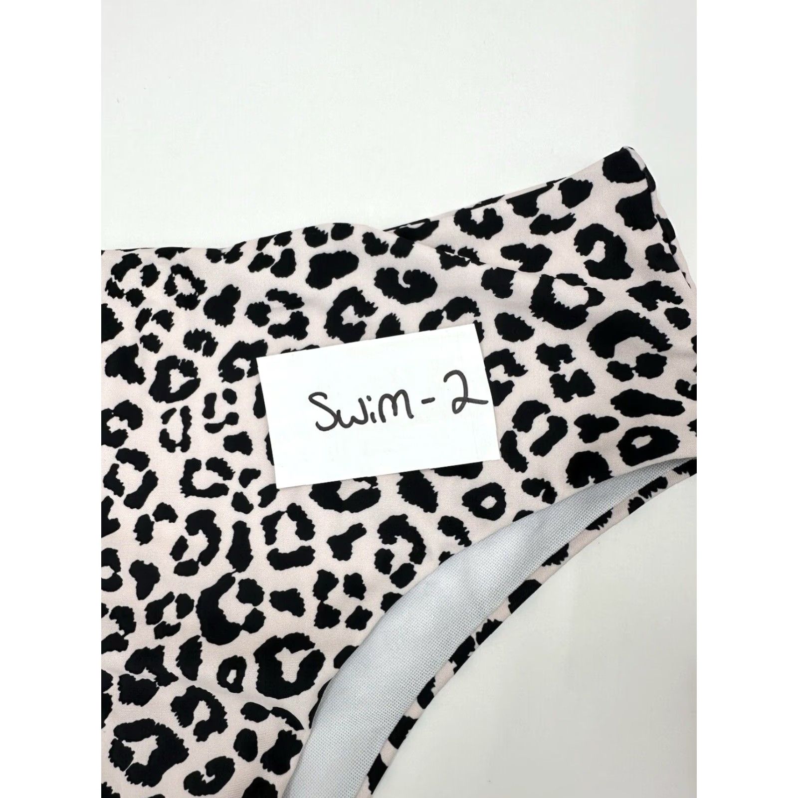 Shein Shein Womens Swimsuit Bikini Bottoms Size Medium Animal Print Color Green Womens Beach Bikini Bottoms M Green Animal Print Size 32" / US 10 / IT 46 - 7 Thumbnail