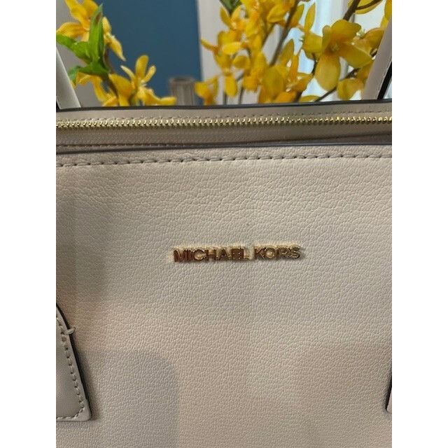 Michael Kors NWT Michael Kors Avril Extra Large Top Zip Tote Shoulder Lea Size ONE SIZE - 3 Thumbnail
