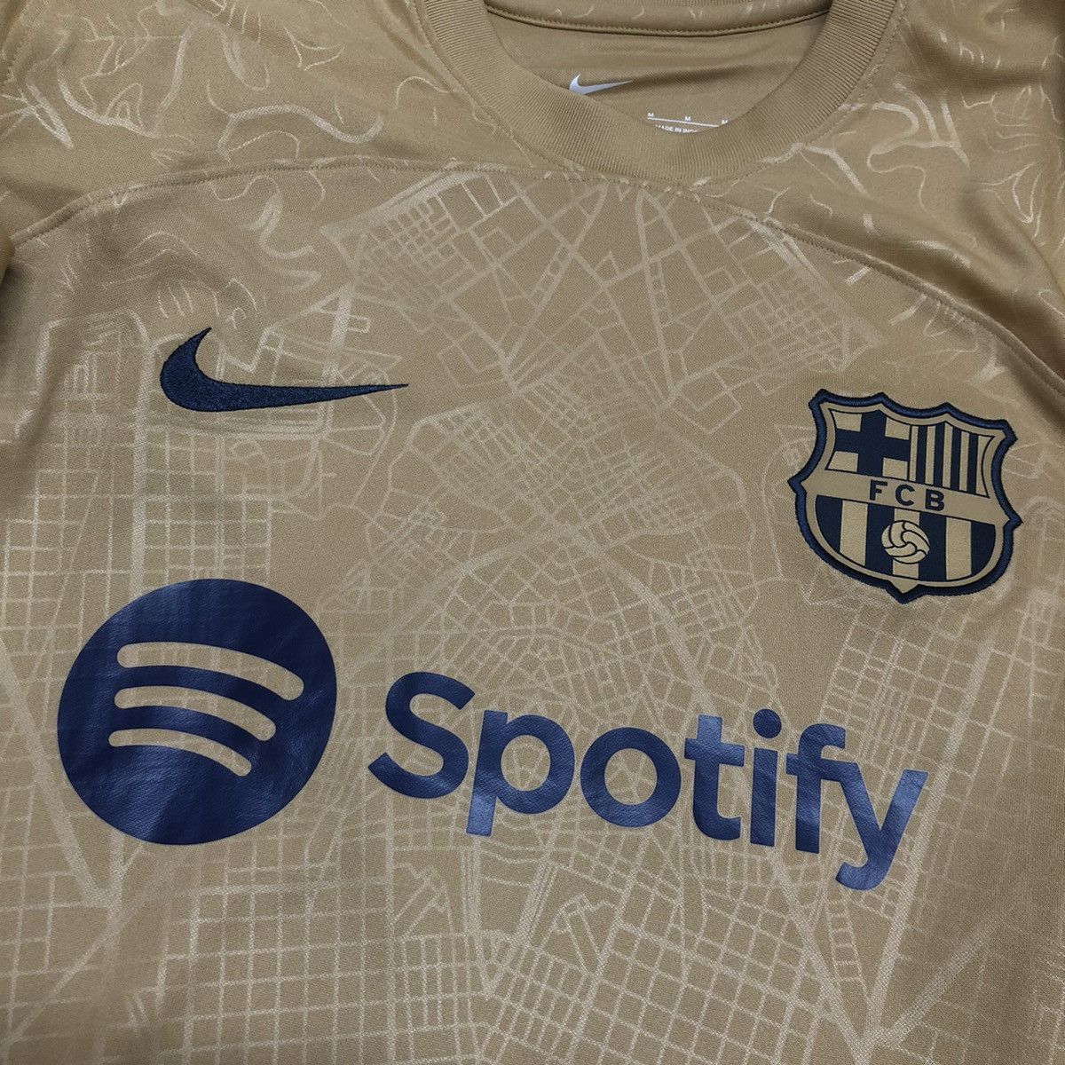 Nike Barcelona 22/23 away shirt #9 Lewandowski (Bnwt) Size US M / EU 48-50 / 2 - 3 Thumbnail