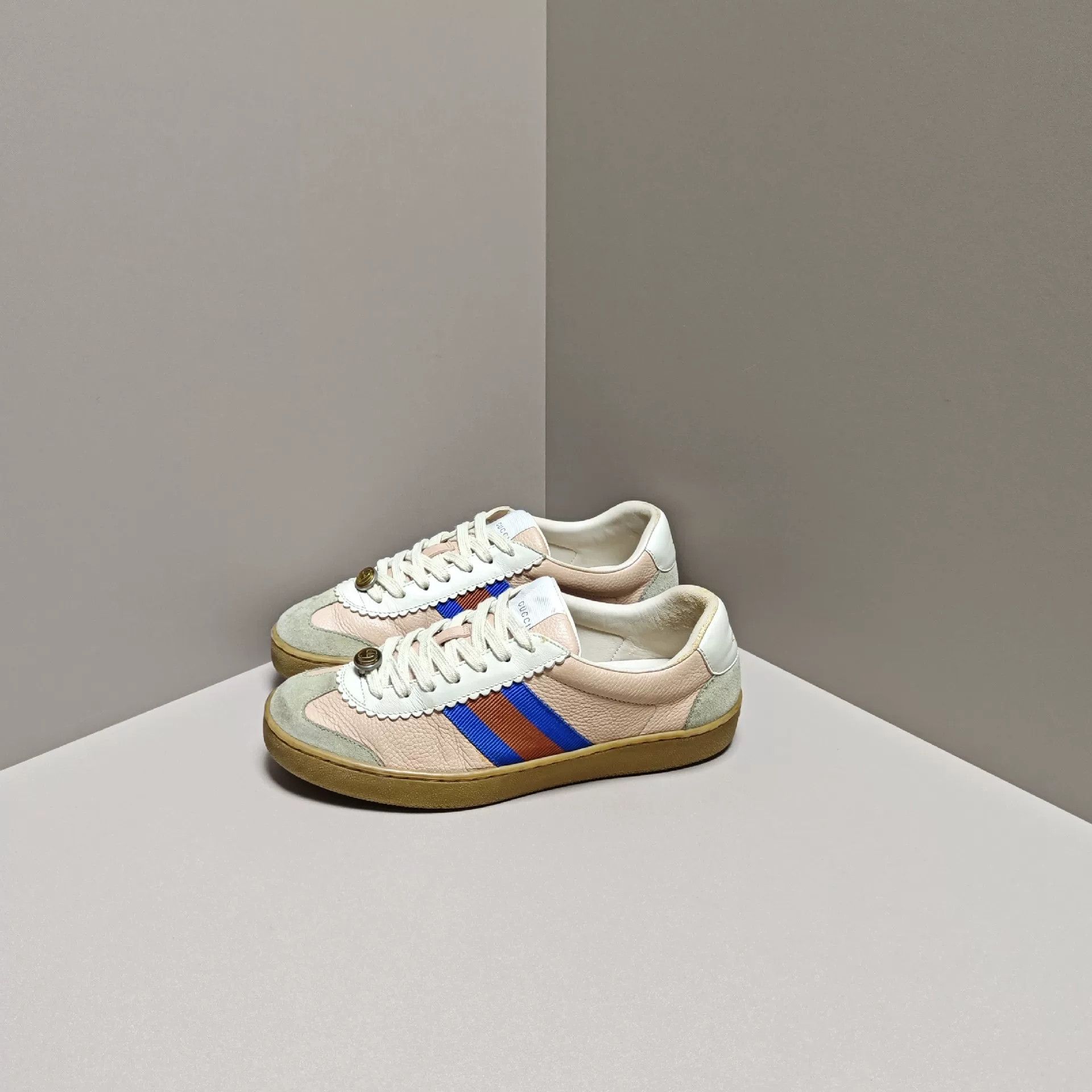Gucci Gucci Lowtop Sneakers us_6 Women Size US 6 / IT 36 - 1 Thumbnail