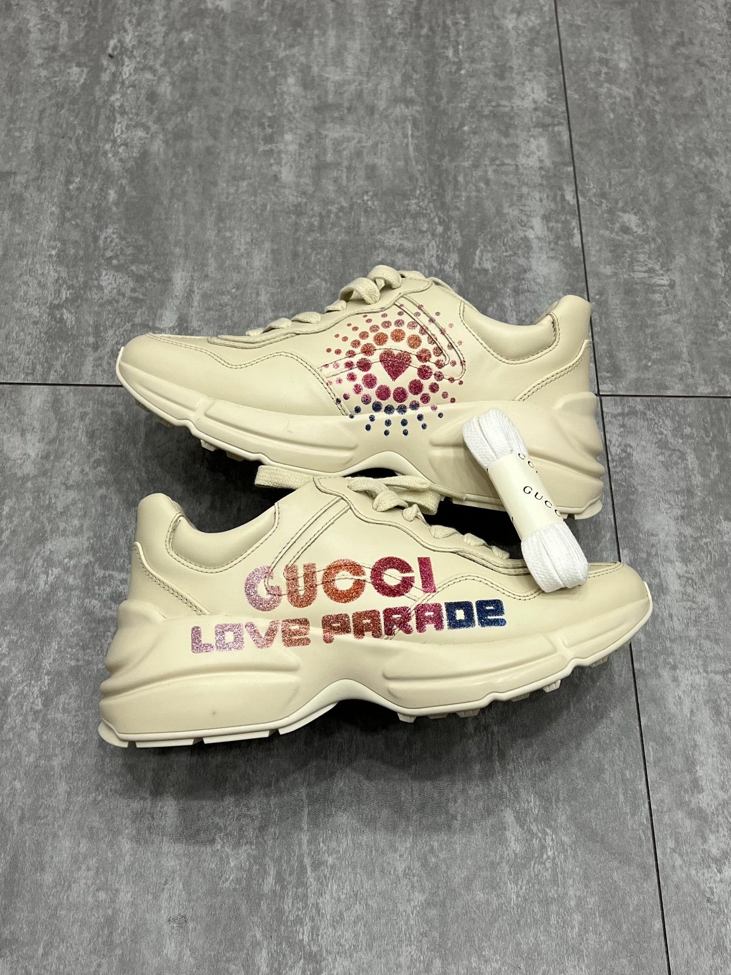 Gucci Gucci Rainbow Multi Lowtop Sneakers us_6 Women Size US 6 / IT 36 - 1 Thumbnail