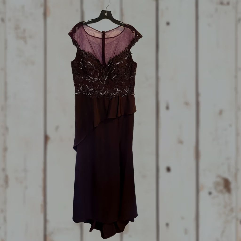Vintage Feriani Beaded floral appliqué sheath gown illusion high neck plum sz 16 Women's Formal Wedding Long Purple Dresses Flower Size XXL / US 16-18 / IT 52-54 - 1 Thumbnail