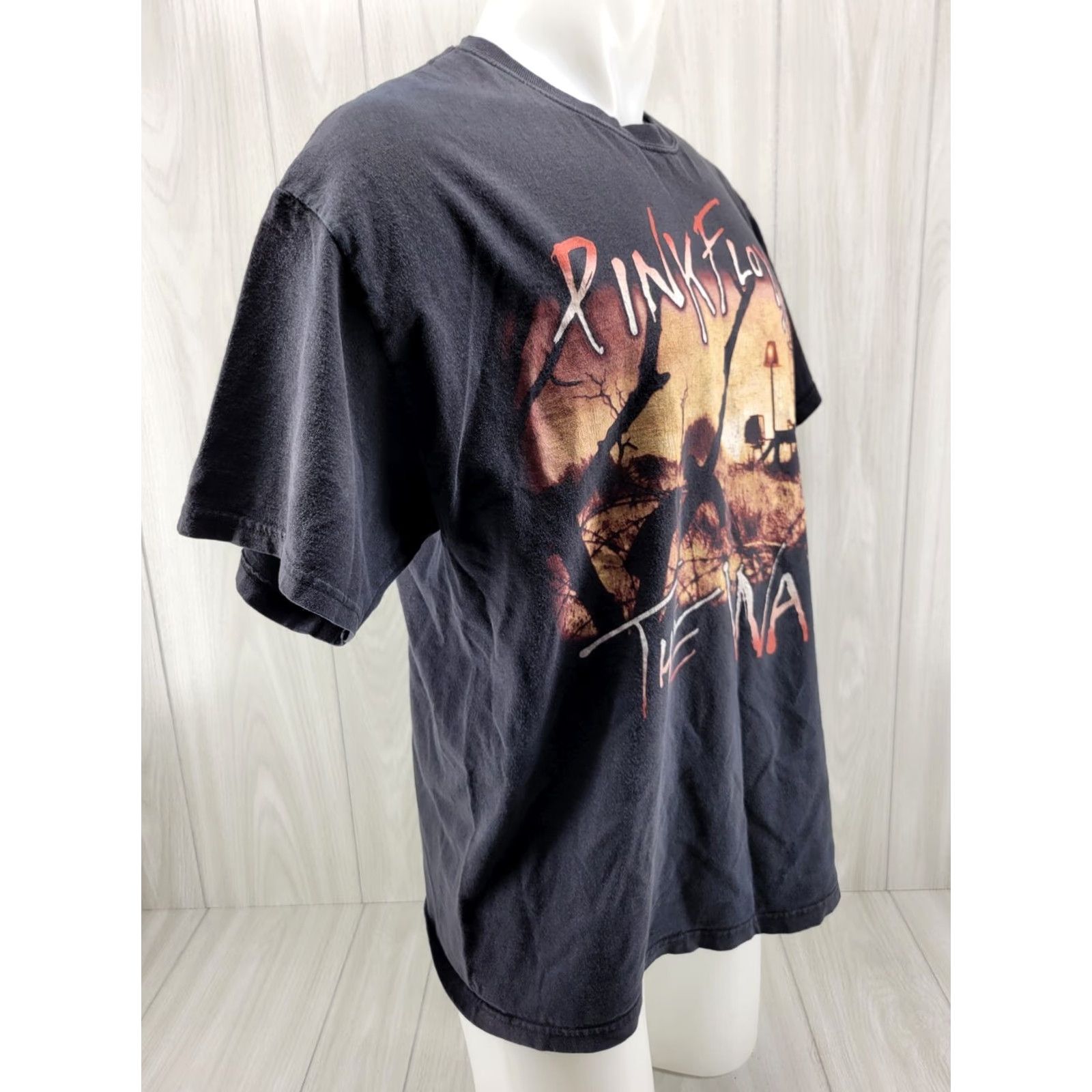 Vintage VINTAGE Tin Blue Pink Floyd The Wall T-Shirt Mens XL Distressed Black 2007 Rock Retro Logo Size US XL / EU 56 / 4 - 7 Thumbnail