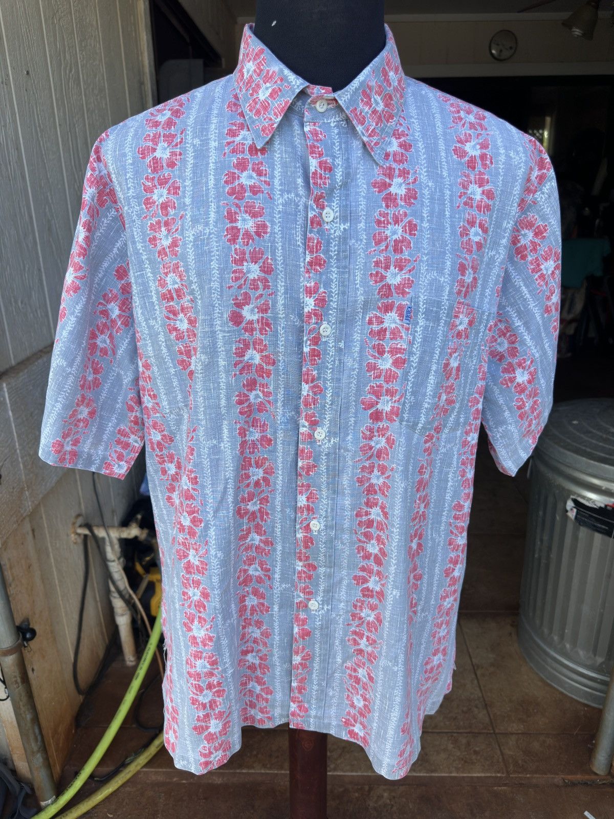 Other PreOwned Kahala Blue/Red Hawaiian Print Men's XL Full Button Size US XL / EU 56 / 4 - 1 Thumbnail