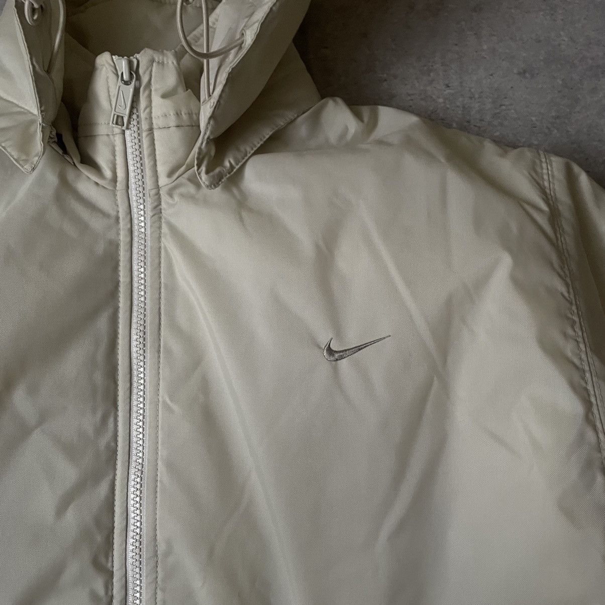 Nike Vintage Nike 90s Long Puffer Jacket Begie Big Swoosh Size US L / EU 52-54 / 3 - 7 Thumbnail