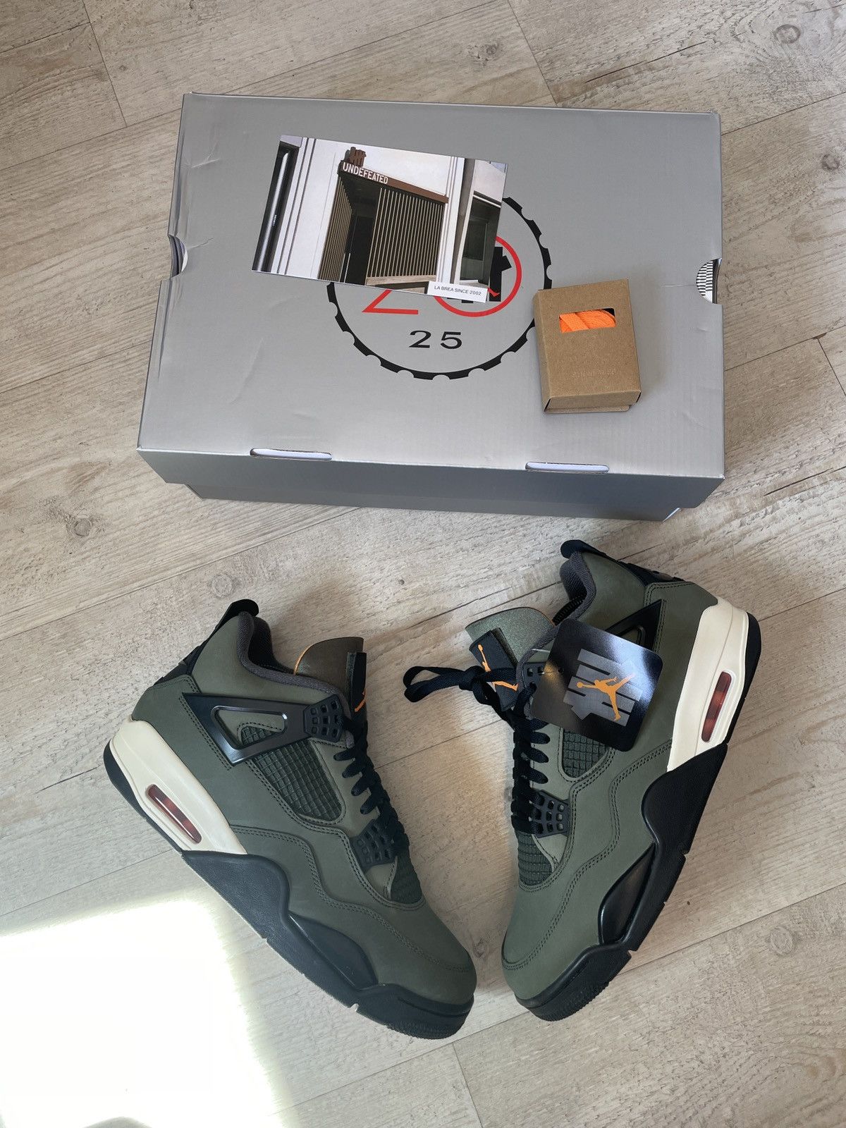 Jordan Brand × Undefeated Air Jordan 4 Retro “Undefeated” – Size 44 EU / 10 US Size US 11 / EU 44 - 3 Thumbnail