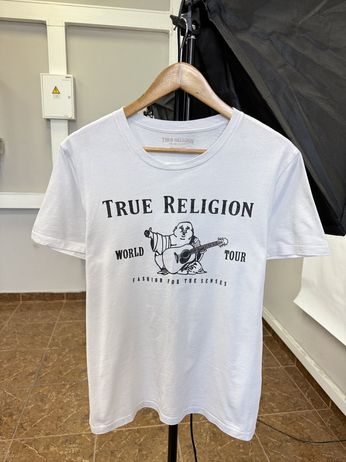 True Religion × Vintage 🇯🇵 Y2K True Religion Buddha World Tour Big Logo T-Shirt Retro Size US S / EU 44-46 / 1 - 1 Thumbnail