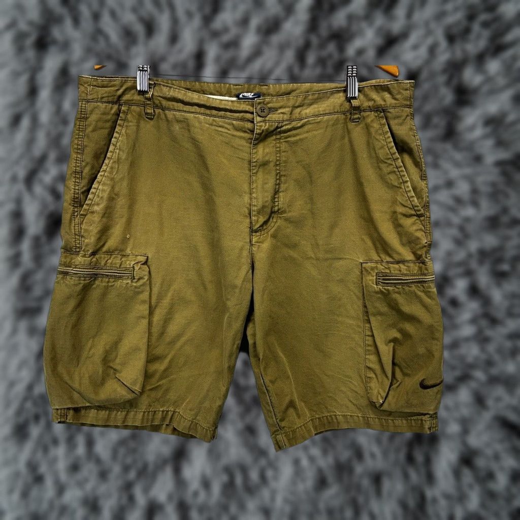 Nike NIKE Cargo Shorts 38 Green Embroidered Swoosh Regular Mens Size US 38 / EU 54 - 1 Thumbnail