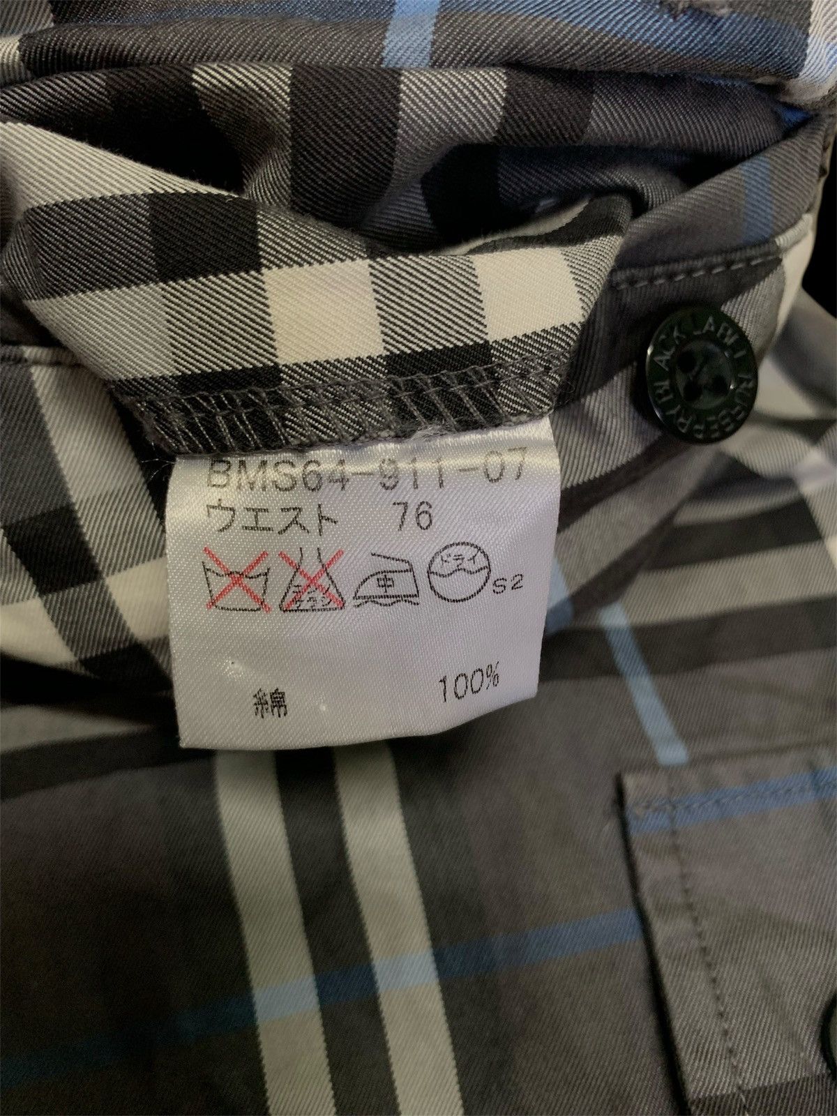 Burberry Burberry black label Nova Checked cargo shorts pants Size US 29 - 7 Thumbnail