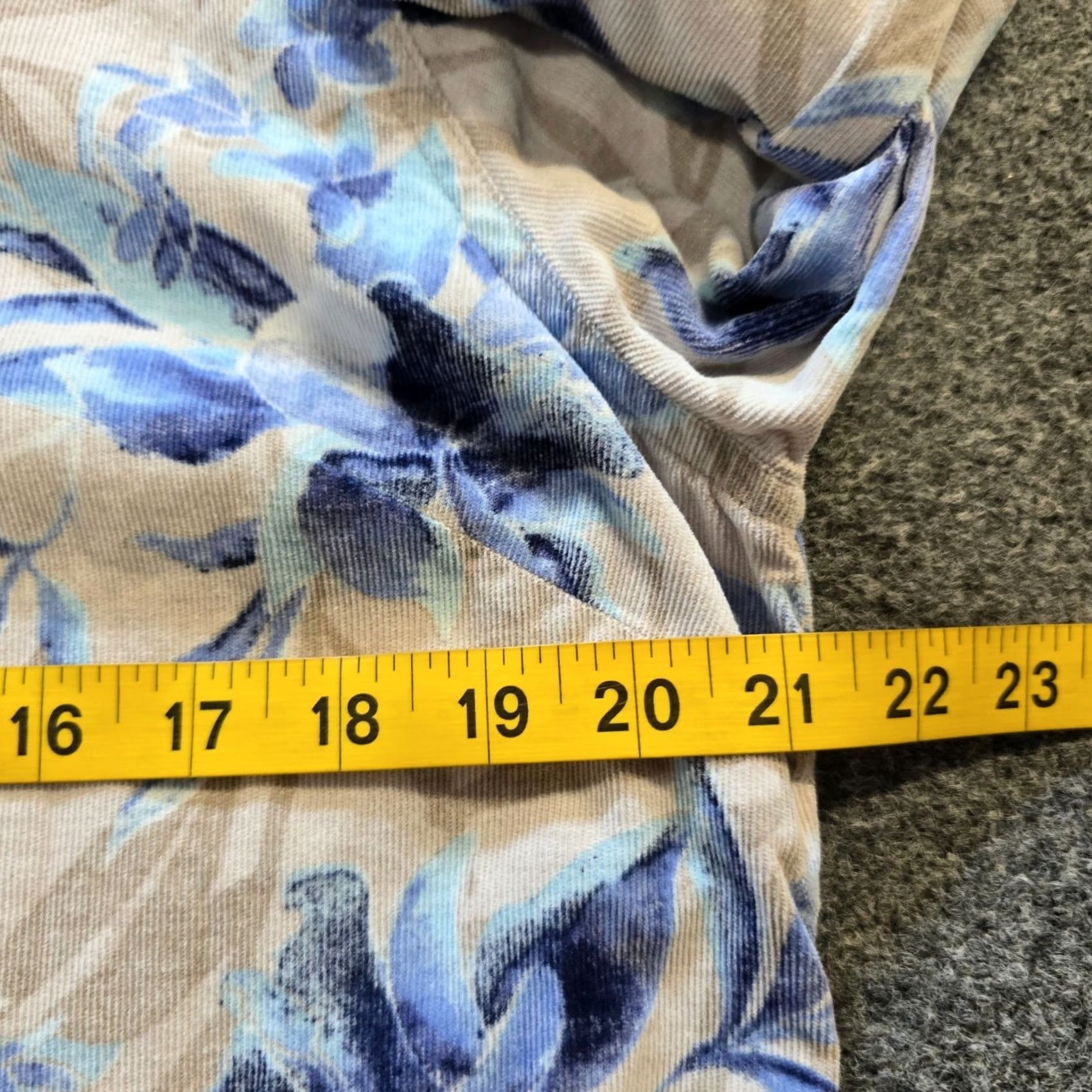 Tommy Bahama Tommy Bahama Button-Up Top Womens Size L Tan Blue Floral Corduroy Casual Shirt Cap sleeve Corduroy Button-Up Capsule Size L / US 10 / IT 46 - 5 Thumbnail