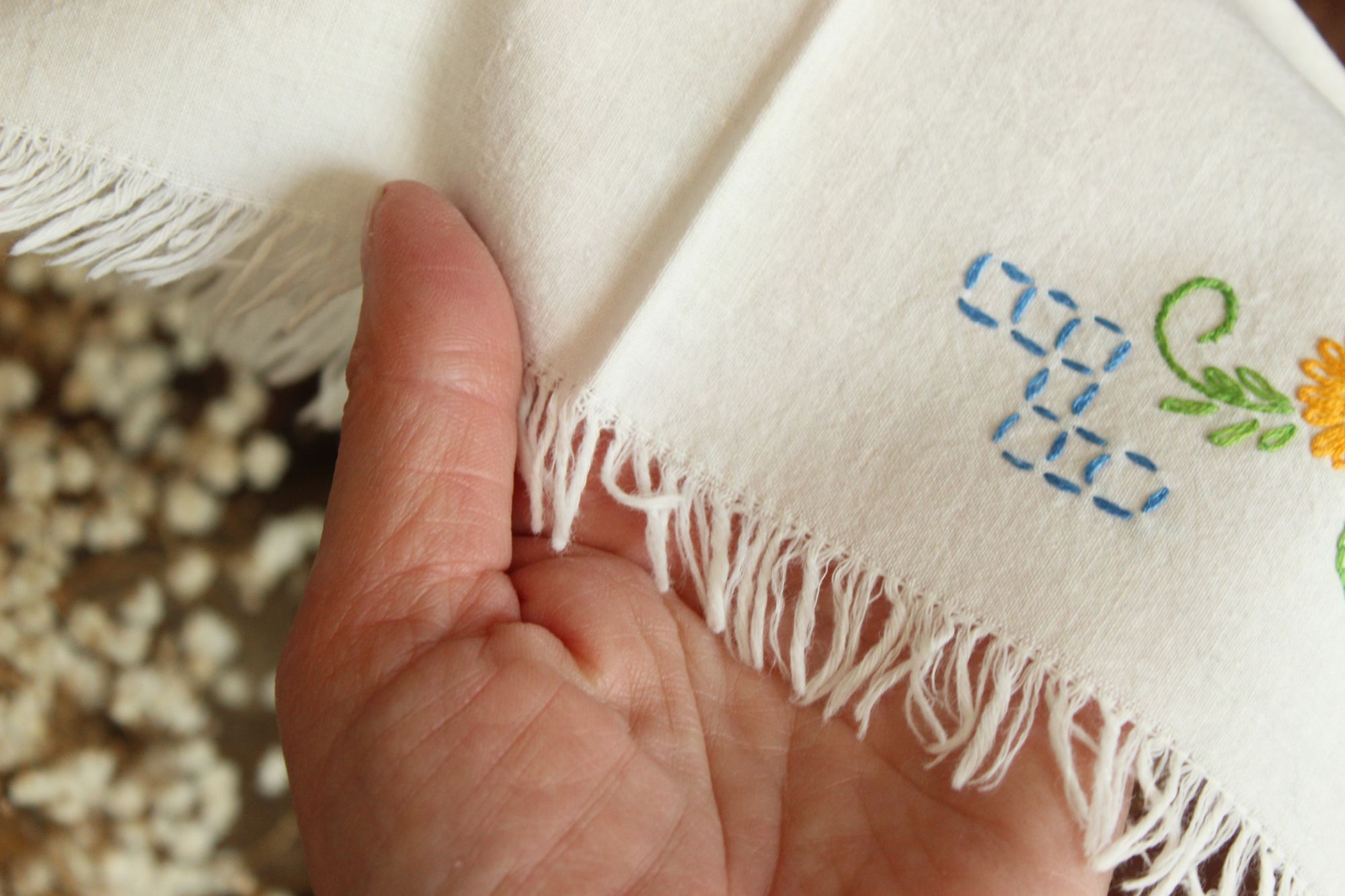 Vintage Vintage 1960s 1970s Handkerchief, White Cotton With Embroide Size ONE SIZE - 8 Thumbnail