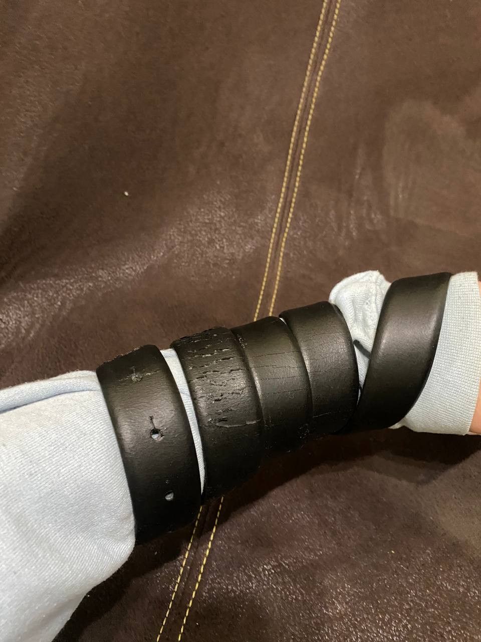 Hugo Boss black leather belt a metal buckle, possibly from Hugo Boss. Size ONE SIZE - 2 Thumbnail