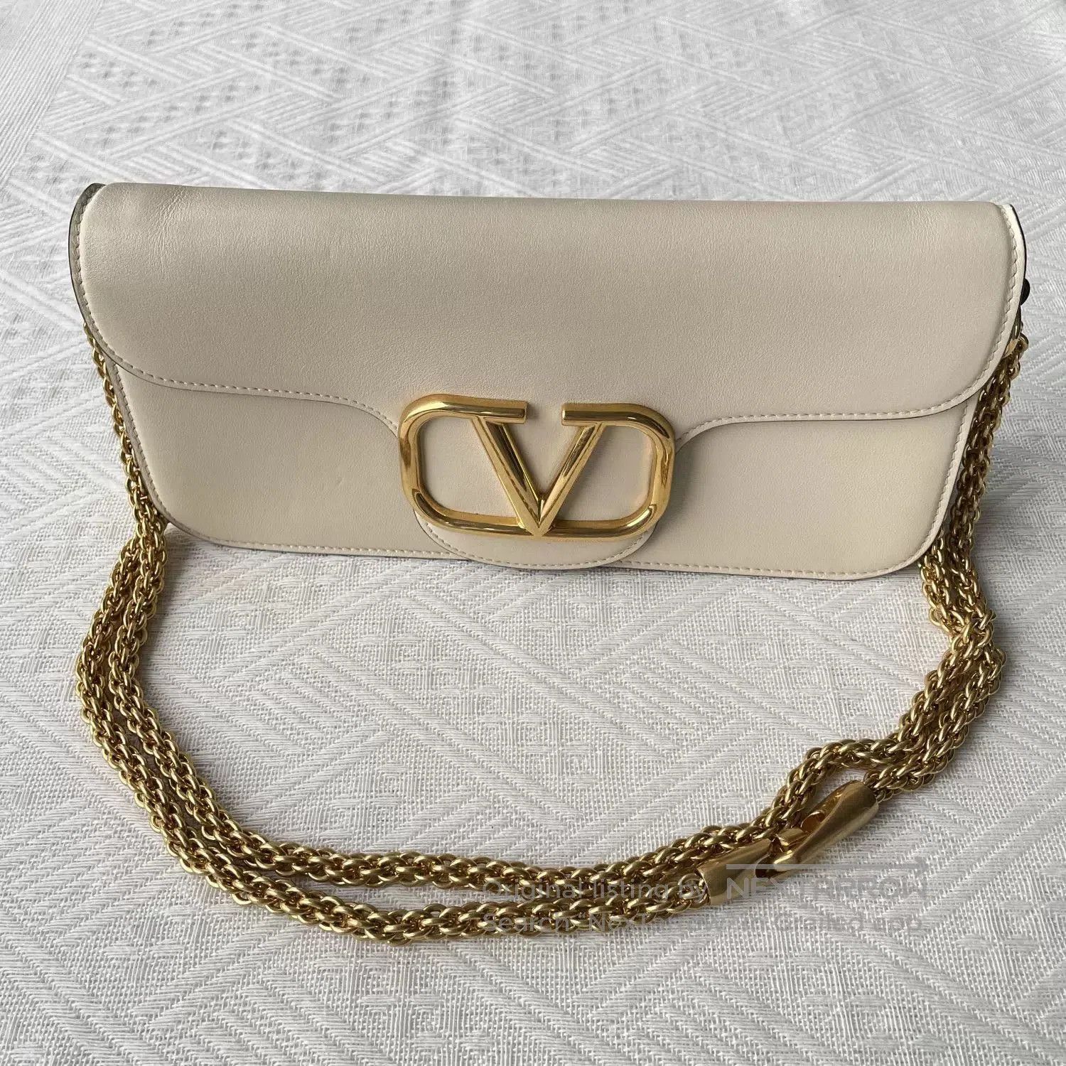 Valentino Valentino Locò Gold Logo Leather Bag. Size ONE SIZE - 1 Thumbnail