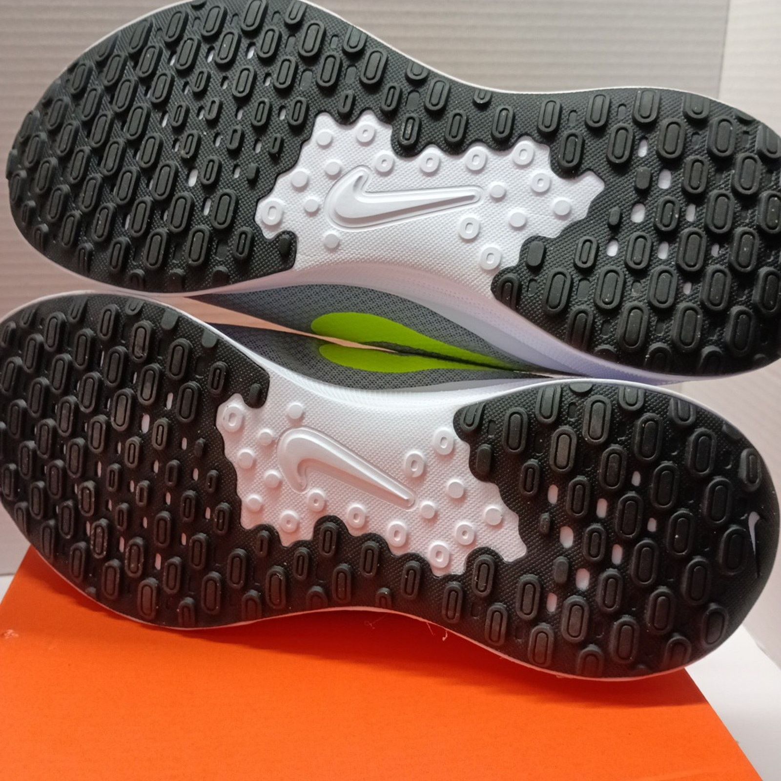 Nike Nike Revolution 7 Wolf Grey Volt Running Shoes Men’s Size 10 Size US 10 / EU 43 - 5 Thumbnail