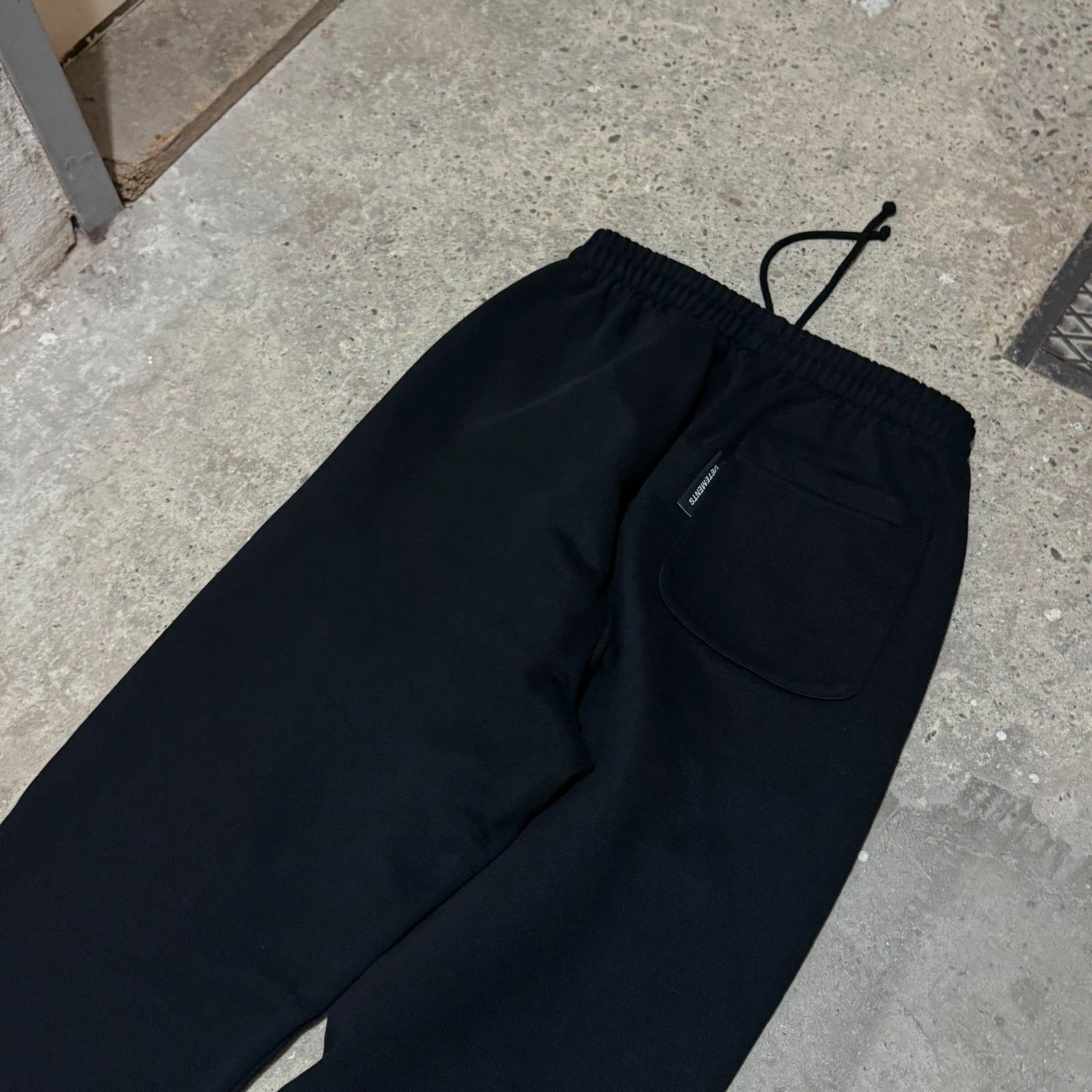 Vetements F/W 2020 Vetements gothic logo sweatpants Size US 30 / EU 46 - 9 Thumbnail