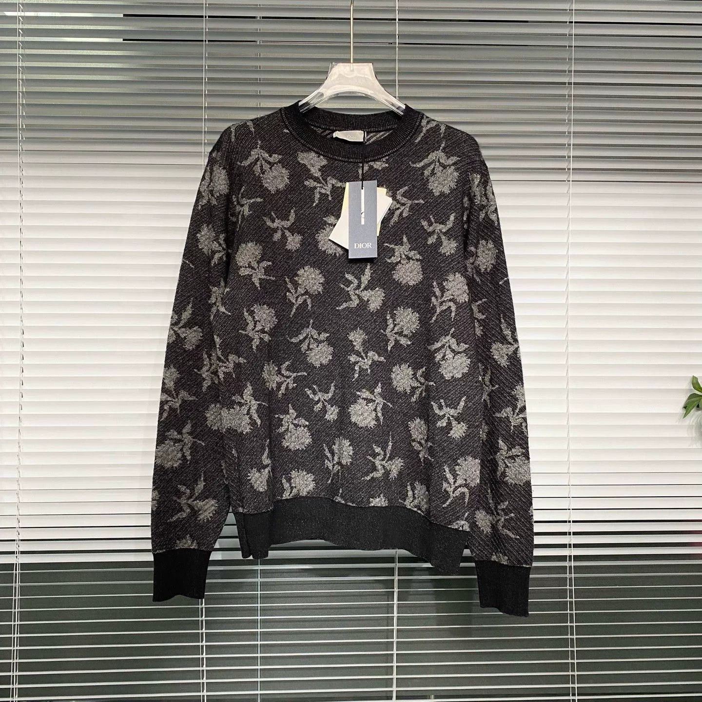 Dior Dior Black Camellia Print Cashmere Sweater S Size US S / EU 44-46 / 1 - 1 Thumbnail
