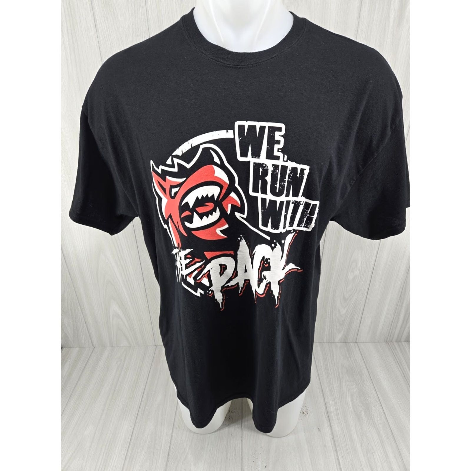 Gildan Huntsville Havoc We Run With The Pack Hockey Shirt Adult XL Black Graphic Print T-Shirt Men Shirt NHL Team Hockey Fans Mens Size US XL / EU 56 / 4 - 2 Thumbnail