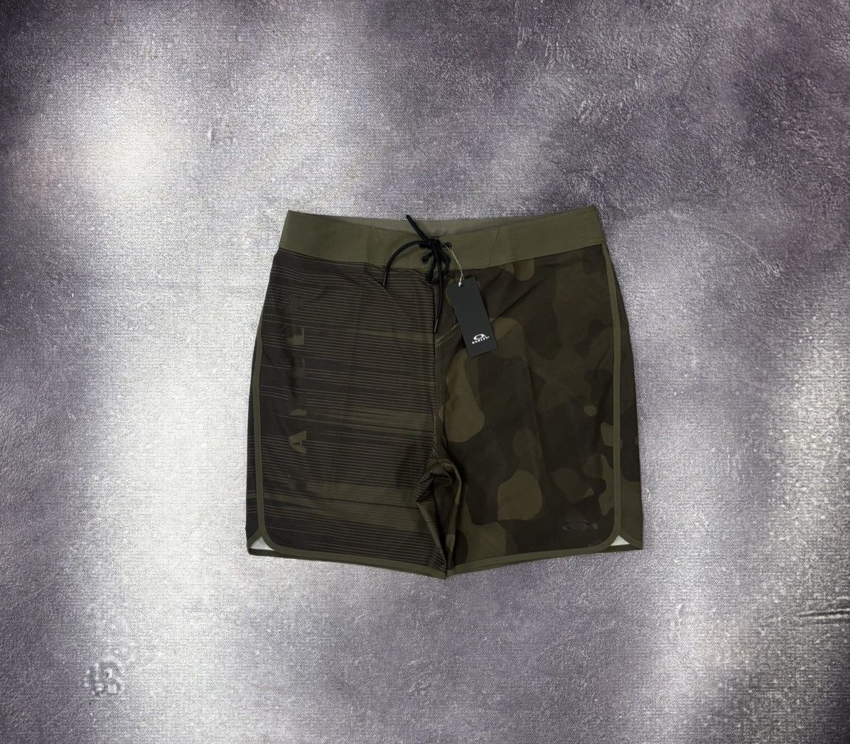 Oakley Oakley Utah Camo Mash 19" NWT Men’s Board Shorts Size US 36 / EU 52 - 1 Thumbnail