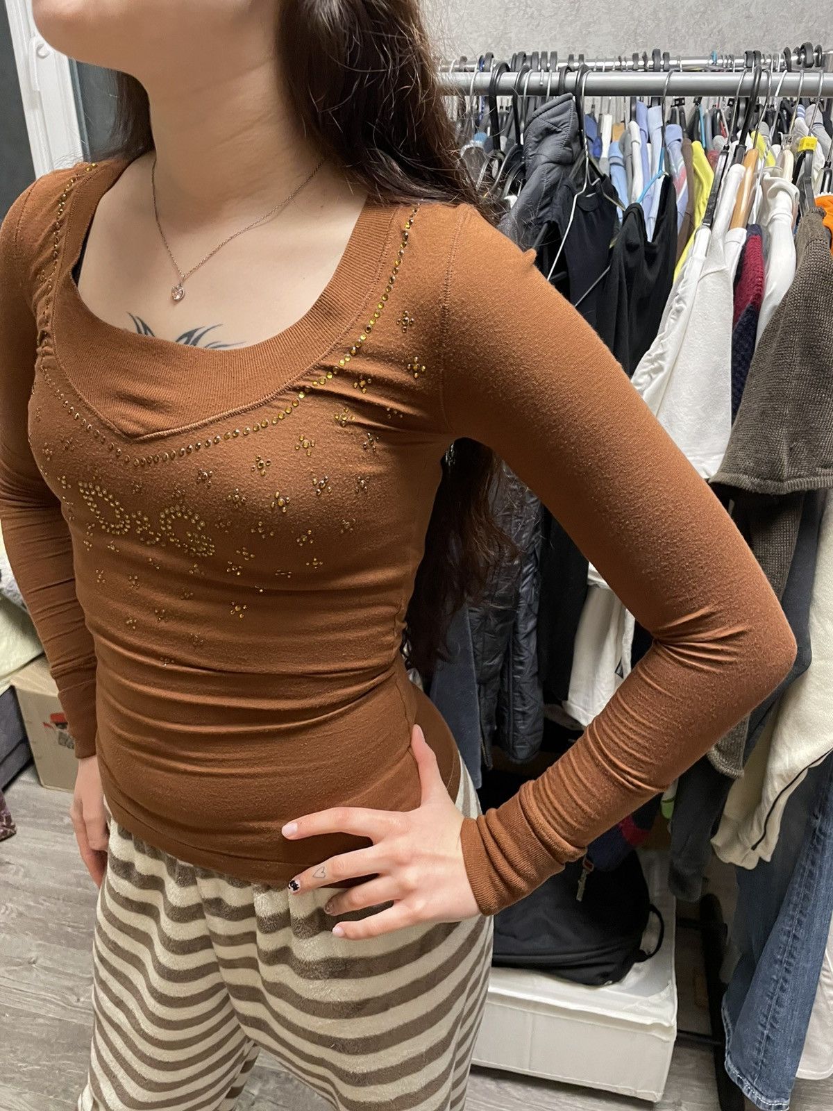 Dolce & Gabbana Y2K DG Dolce Gabbana Brown Rhinestone Logo Long Sleeve Top Size XS / US 0-2 / IT 36-38 - 5 Thumbnail